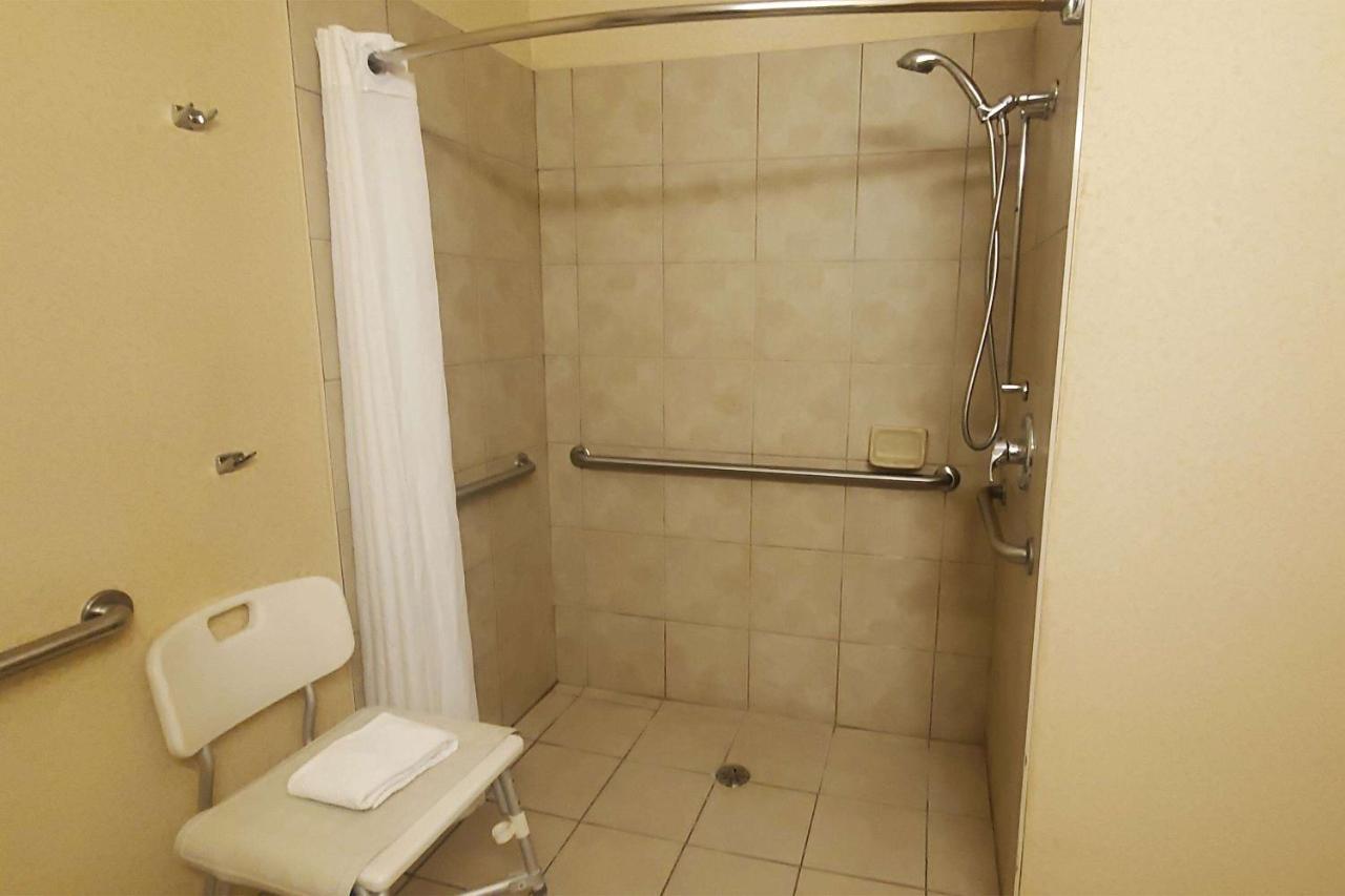 2 Queen Beds Mobility Accessible Room Roll Shower Non-Smoking,1500397939:JPEG