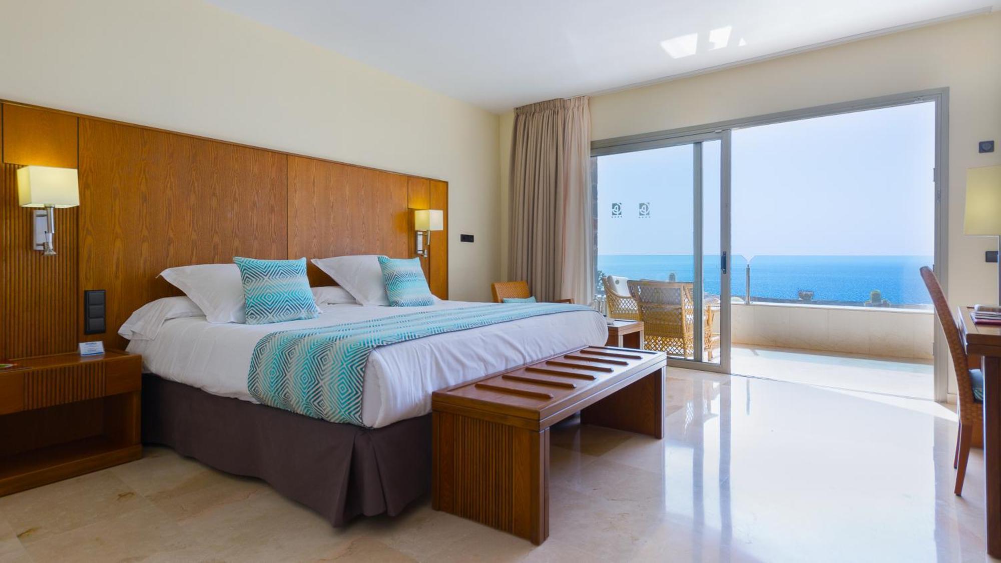 Twin Room with Sea View (1 Adult + 1 Child),382630282:JPEG