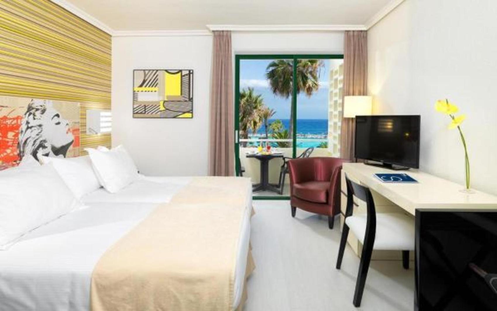 Standard Double Room with Sea View,704401027:JPEG