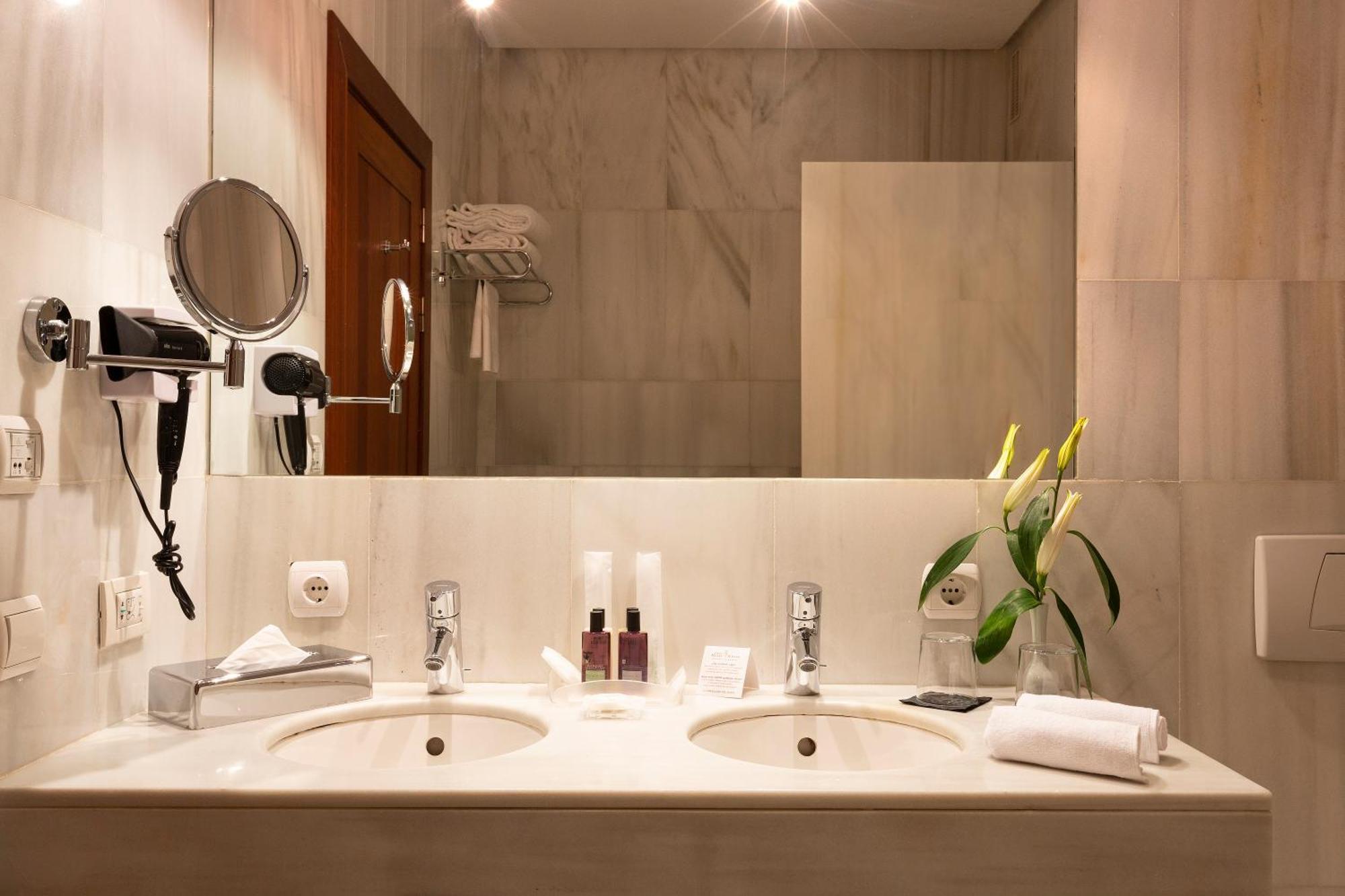 Superior Double or Twin Room with Spa Access,1272350821:JPEG