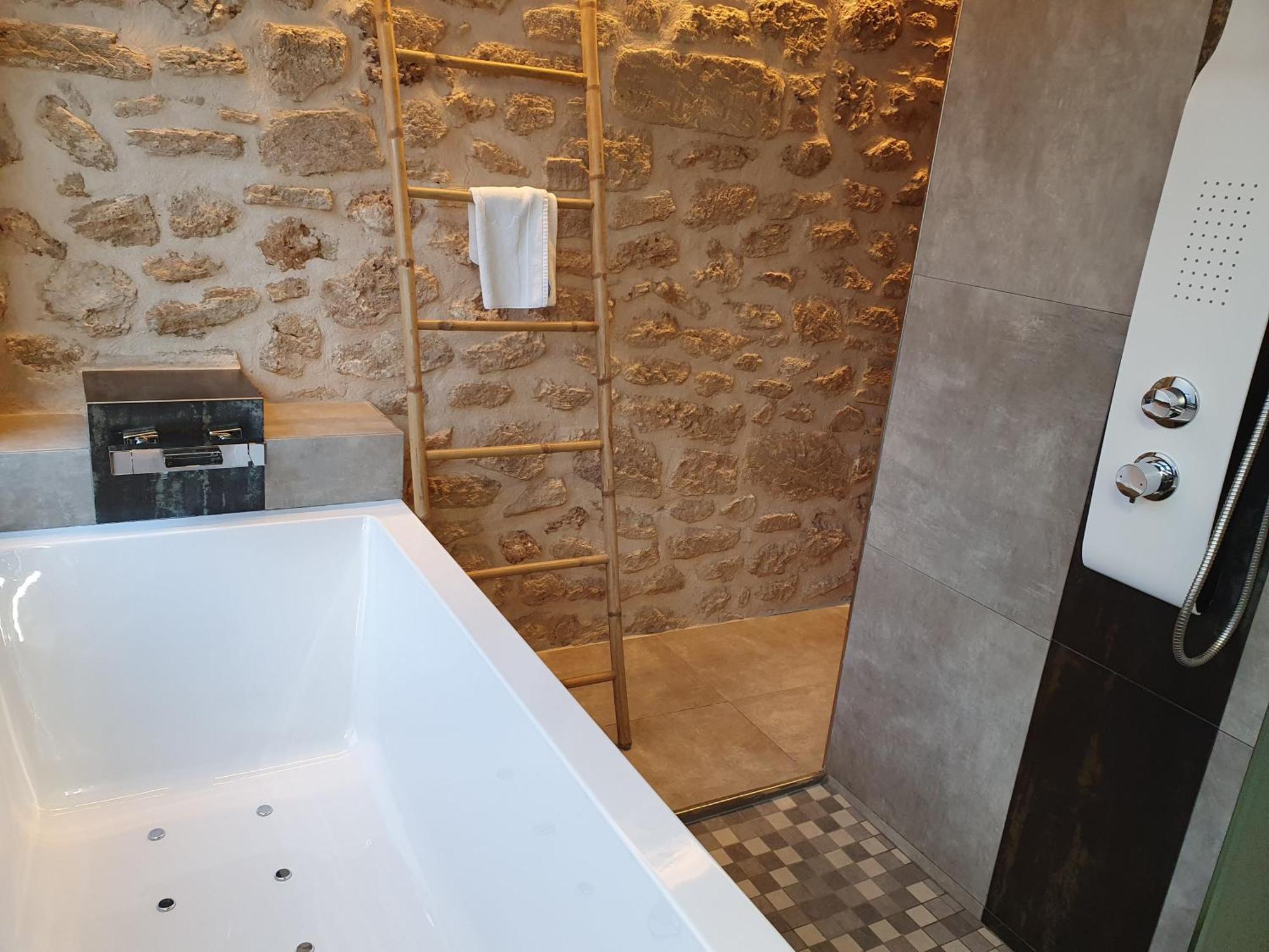 Suite with Private Pool,1272382978:JPEG