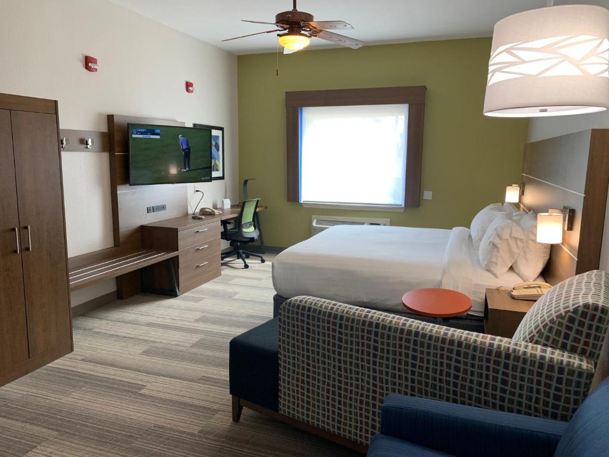King Suite with Sofa Bed - Hearing Accessible