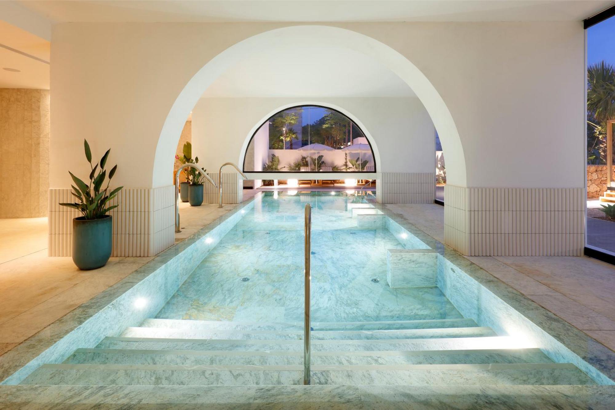 Suite Junior Signature Level con bañera de hidromasaje y terraza