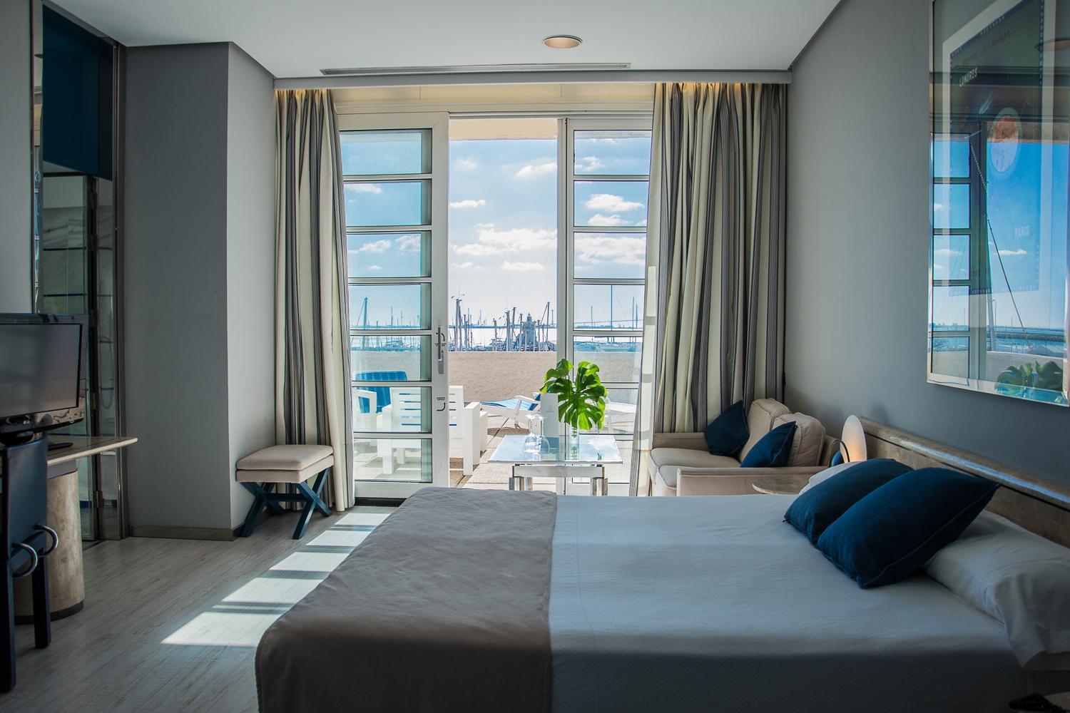 Habitación Doble Deluxe con balcón y vistas al mar