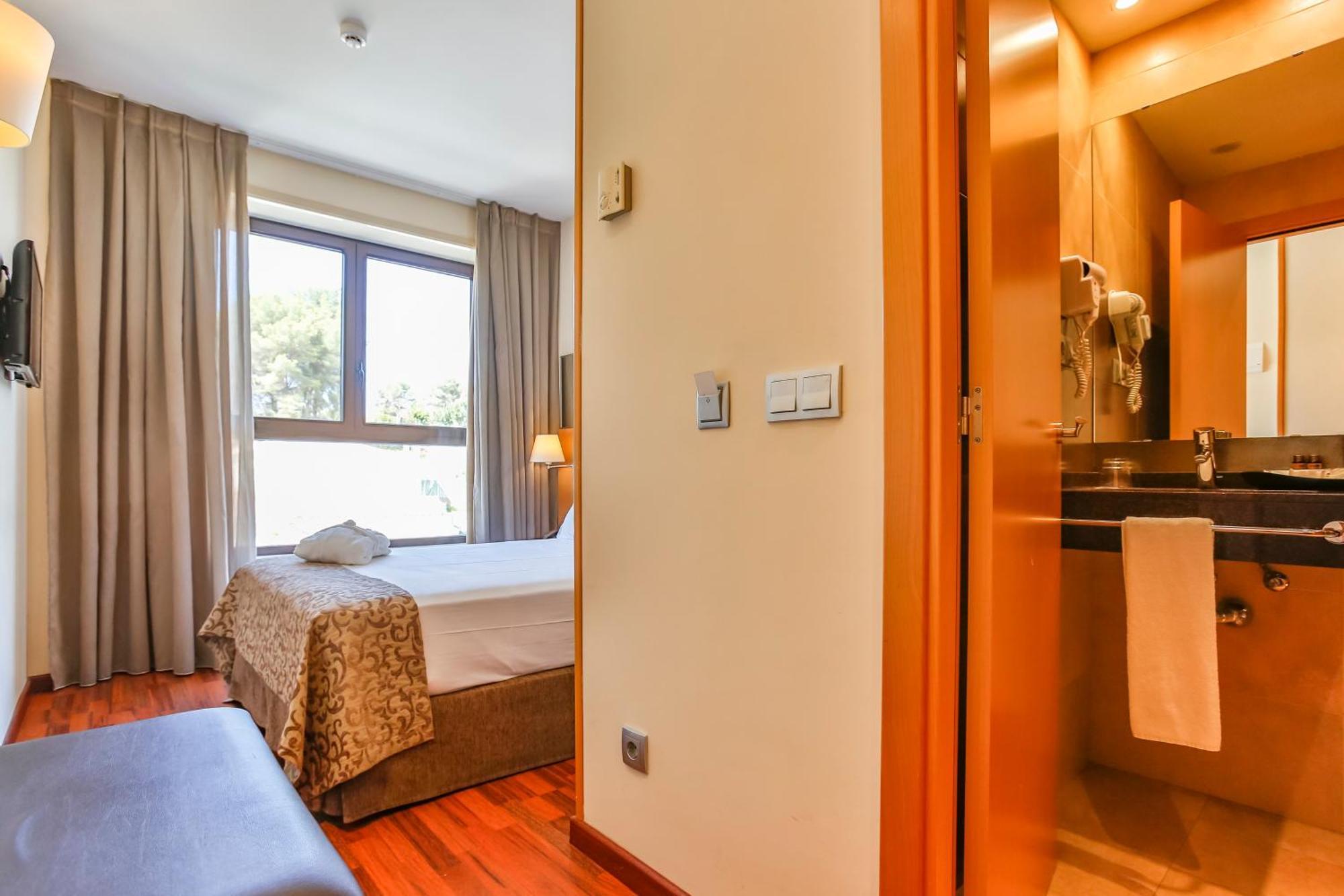 Single Room,1272785686:JPEG