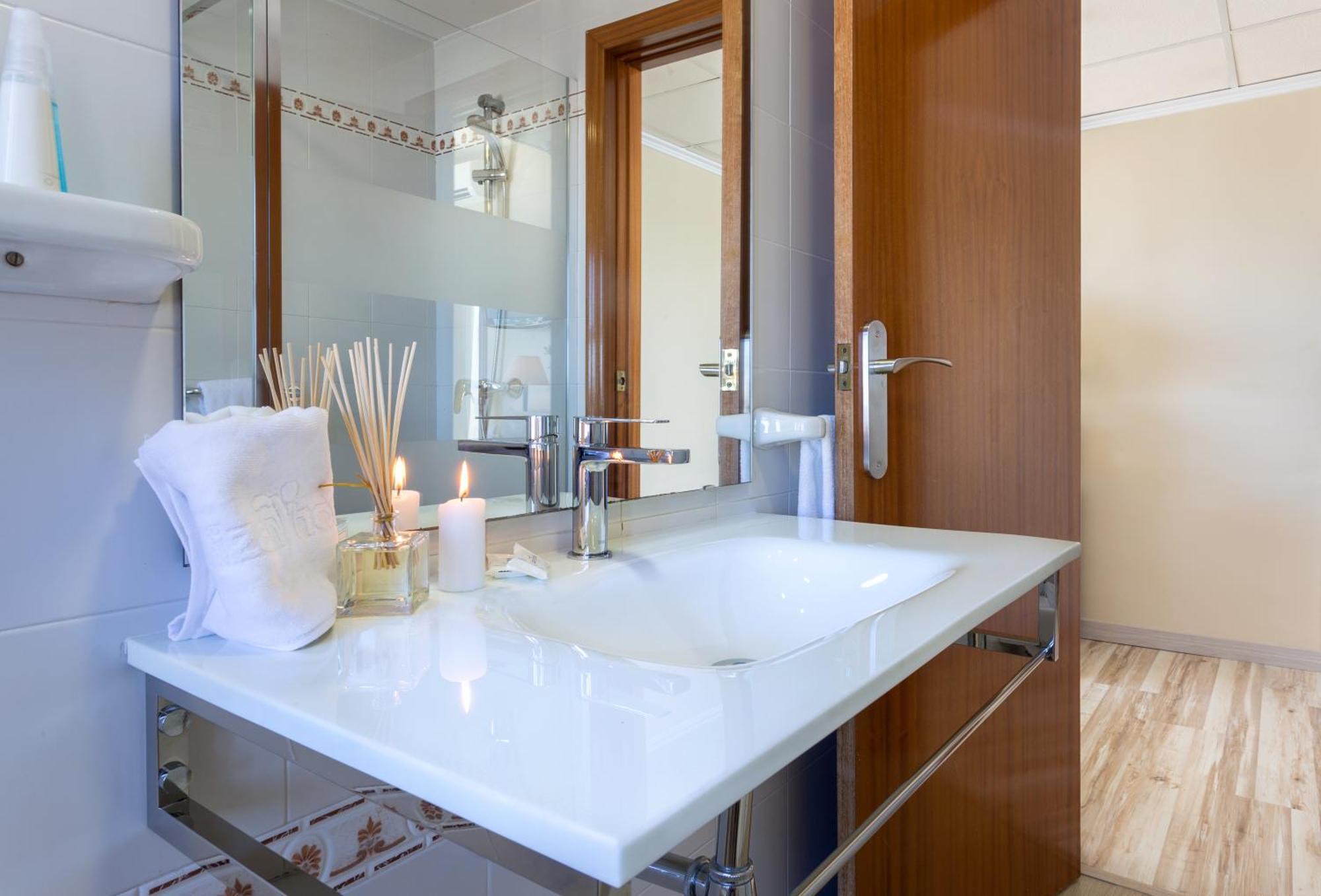 Habitación Doble Superior (2 adultos + 1 niño) - 1 o 2 camas