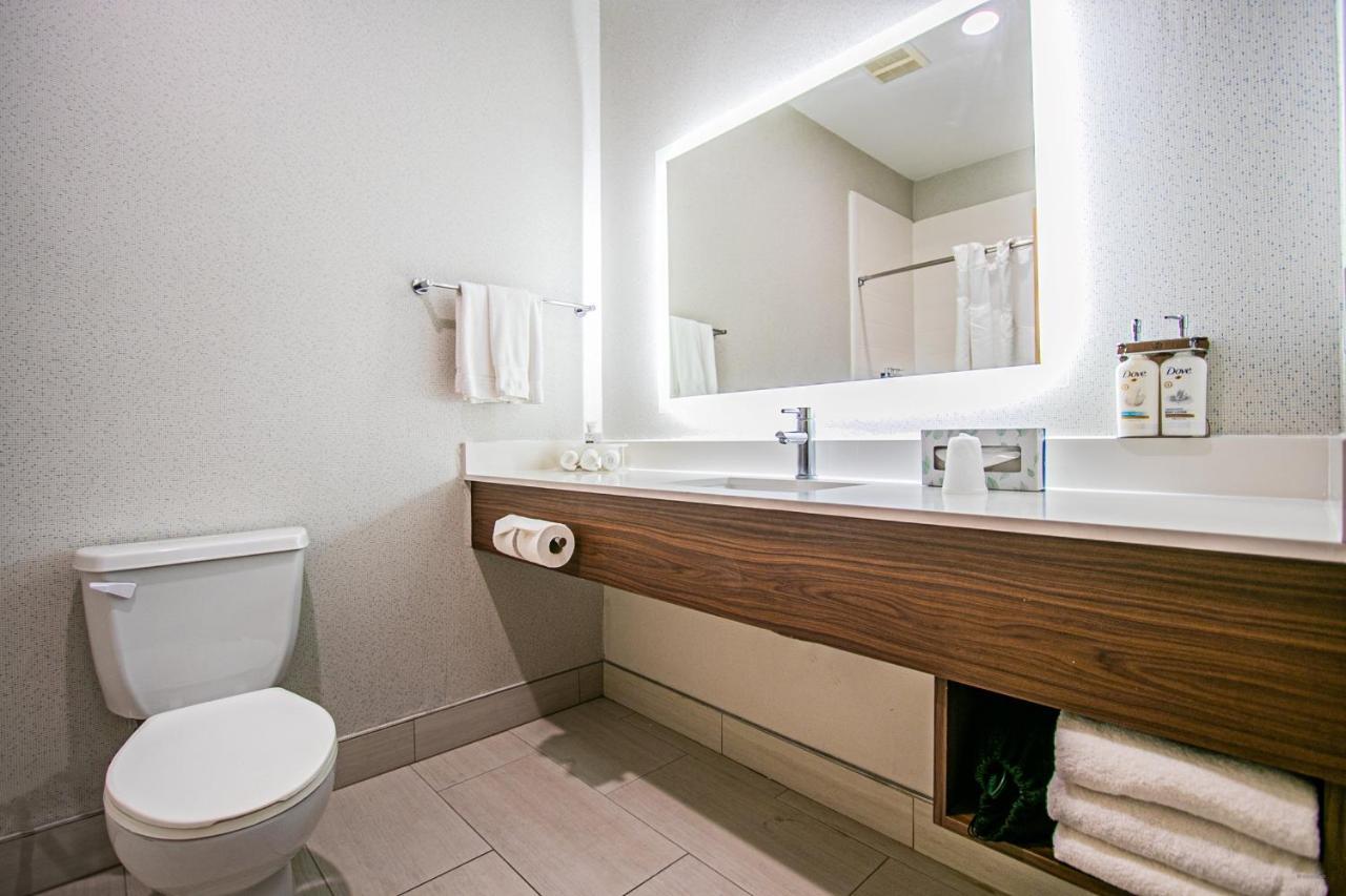 Deluxe Room with Two King Beds - Non-Smoking
