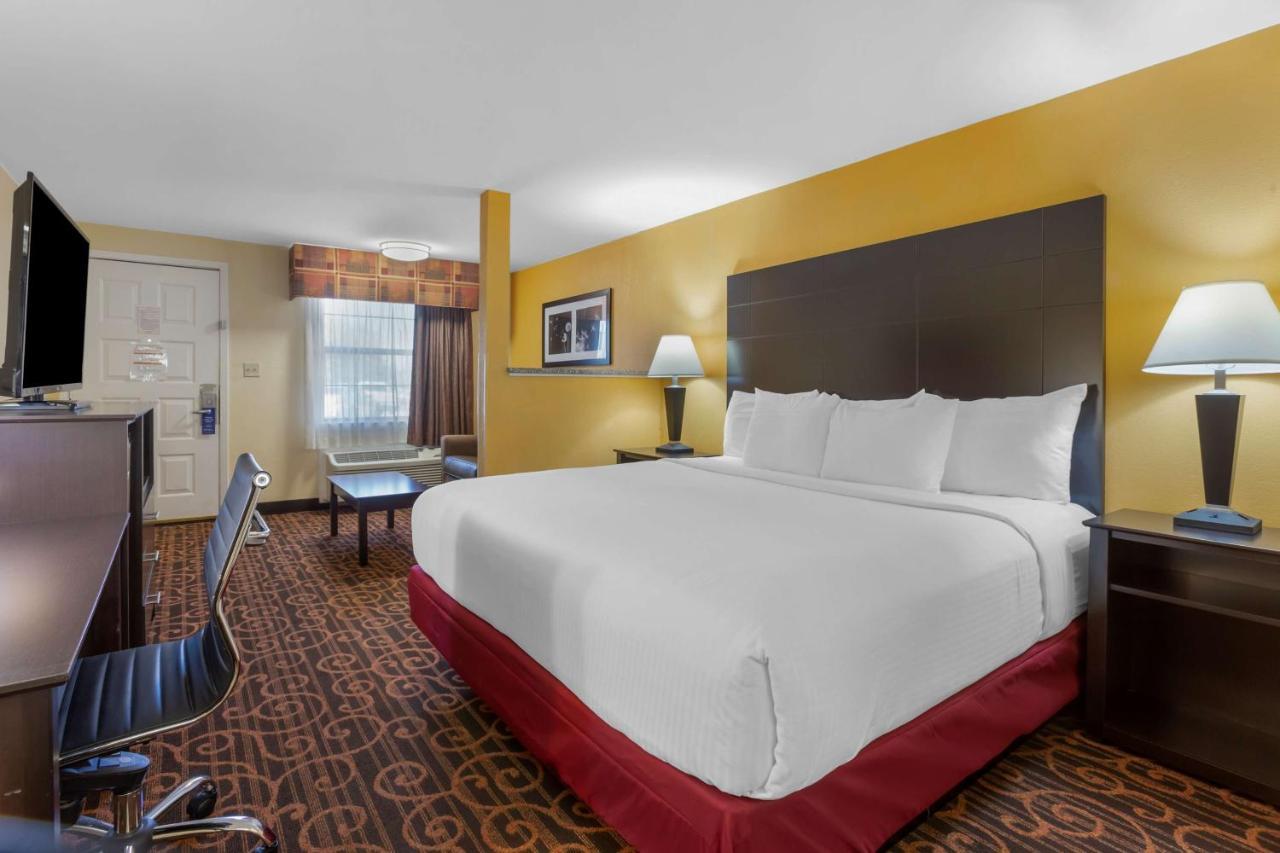 Junior King Suite with Sofa Bed and Spa Bath - Non-Smoking