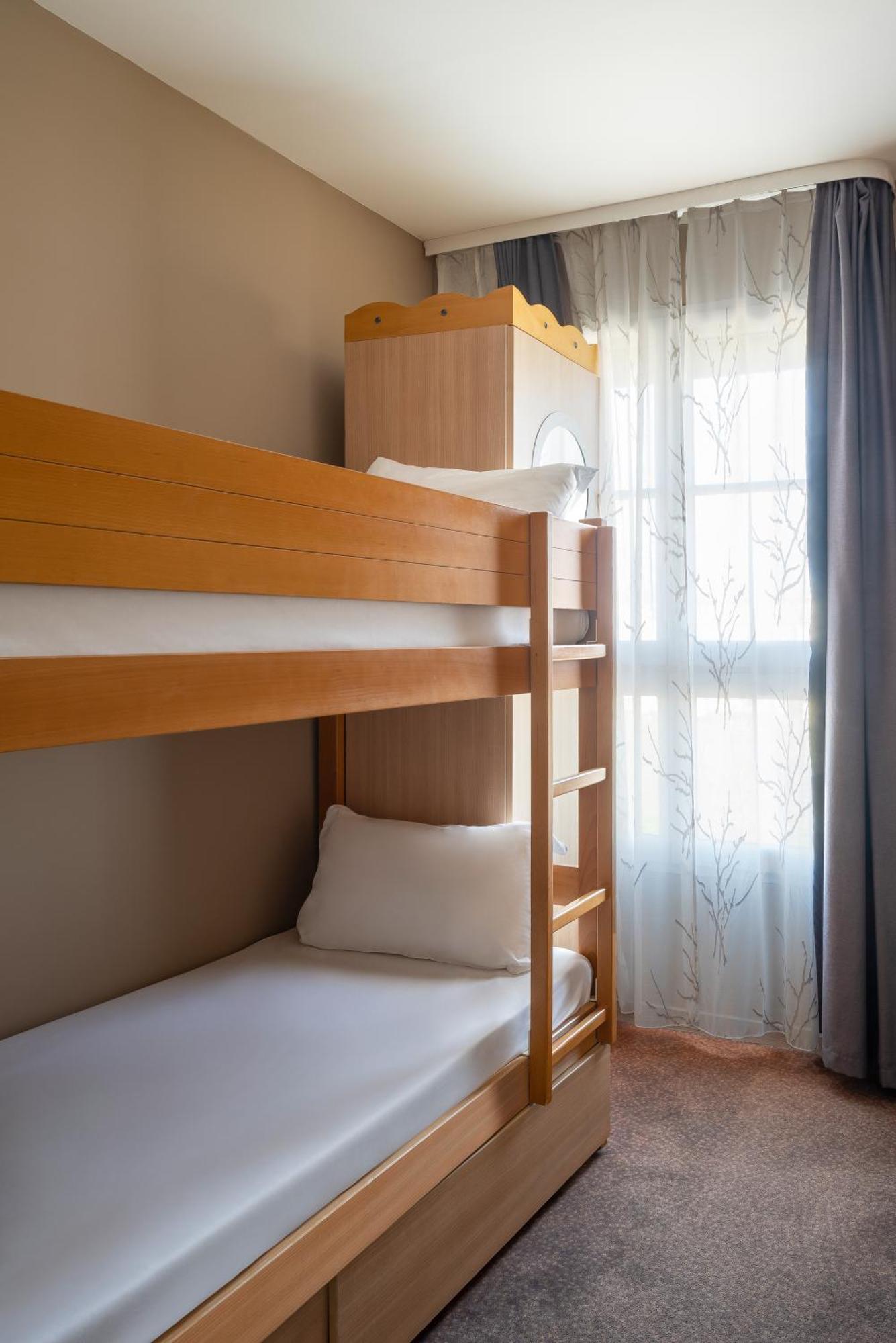 Two-Bedroom Apartment,1273845781:JPEG