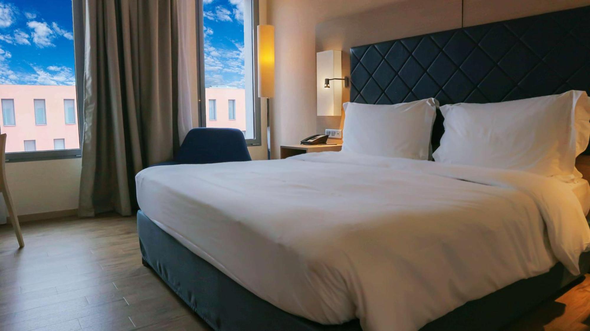 Premium Room with Patio View,1273890232:JPEG