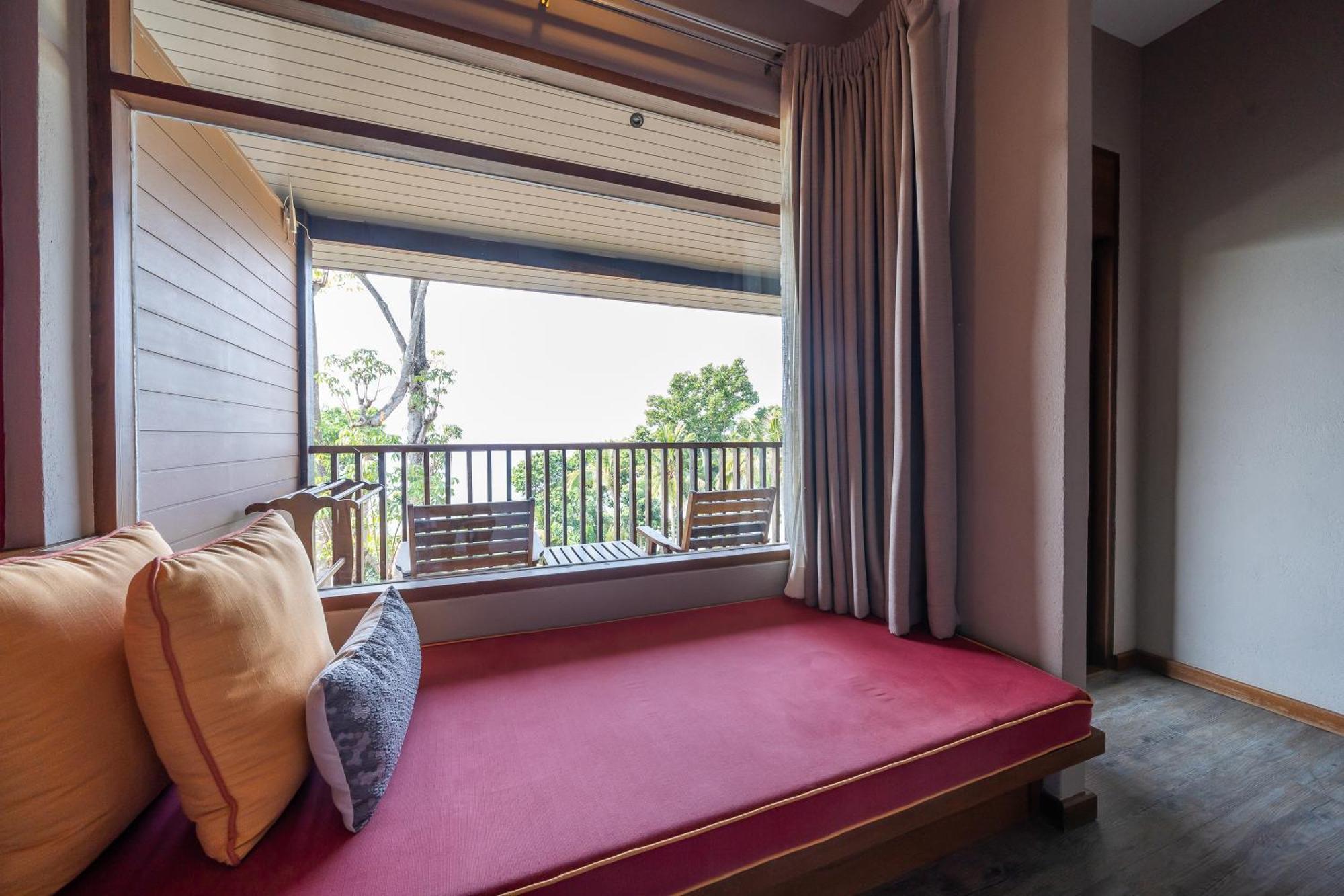 Deluxe Hillside Room