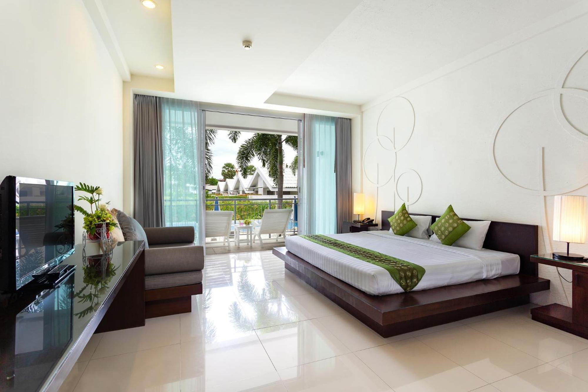 Deluxe Double or Twin Room Pool View
