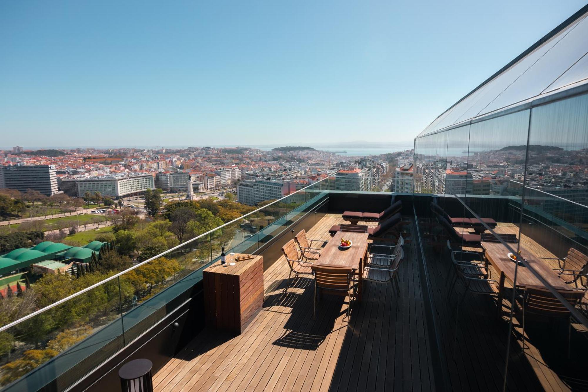 Suite com 1 Quarto e Terraço