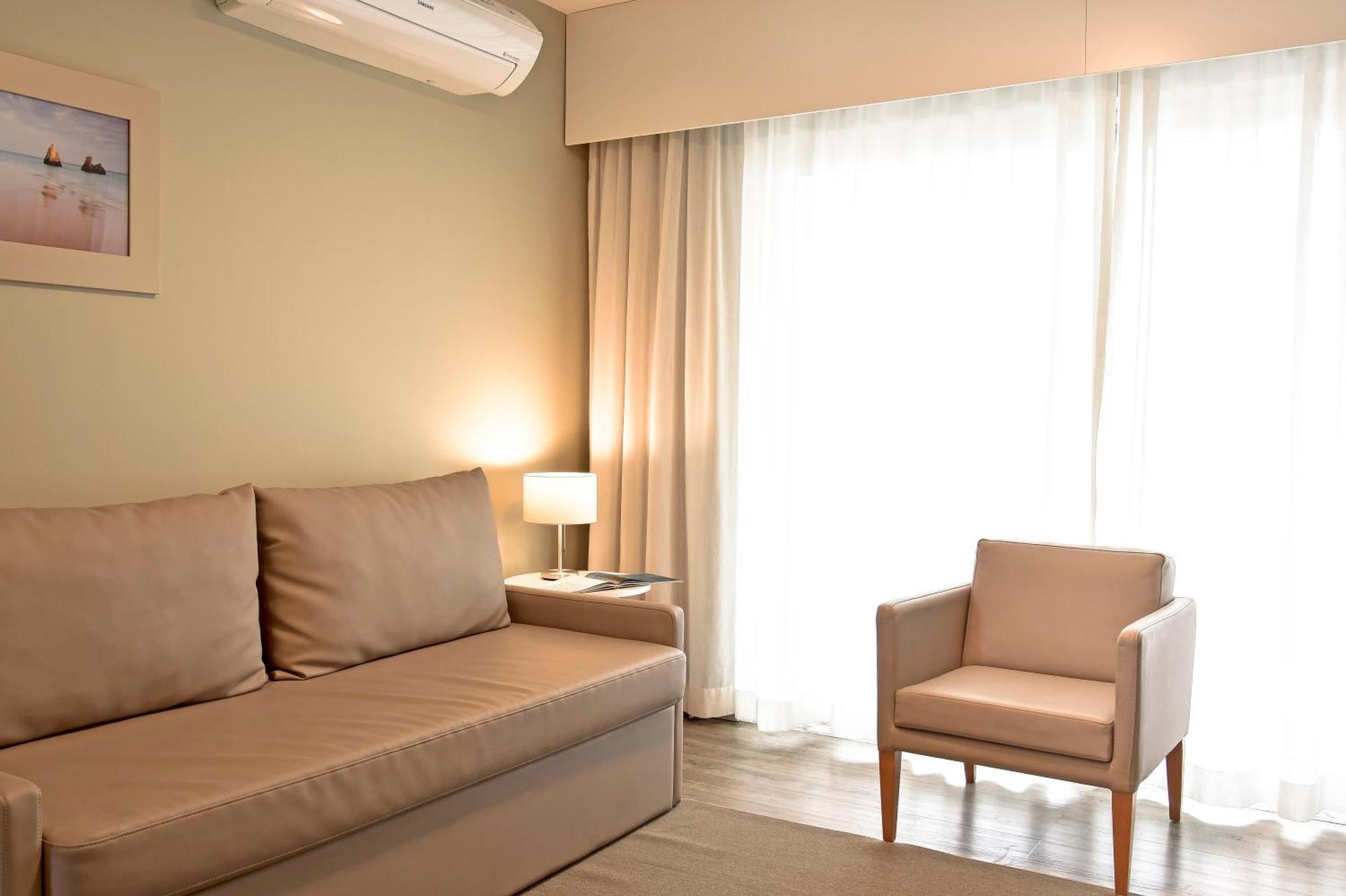 Apartamento Dúplex Premium de 1 Quarto com Varanda e Vista da Piscina