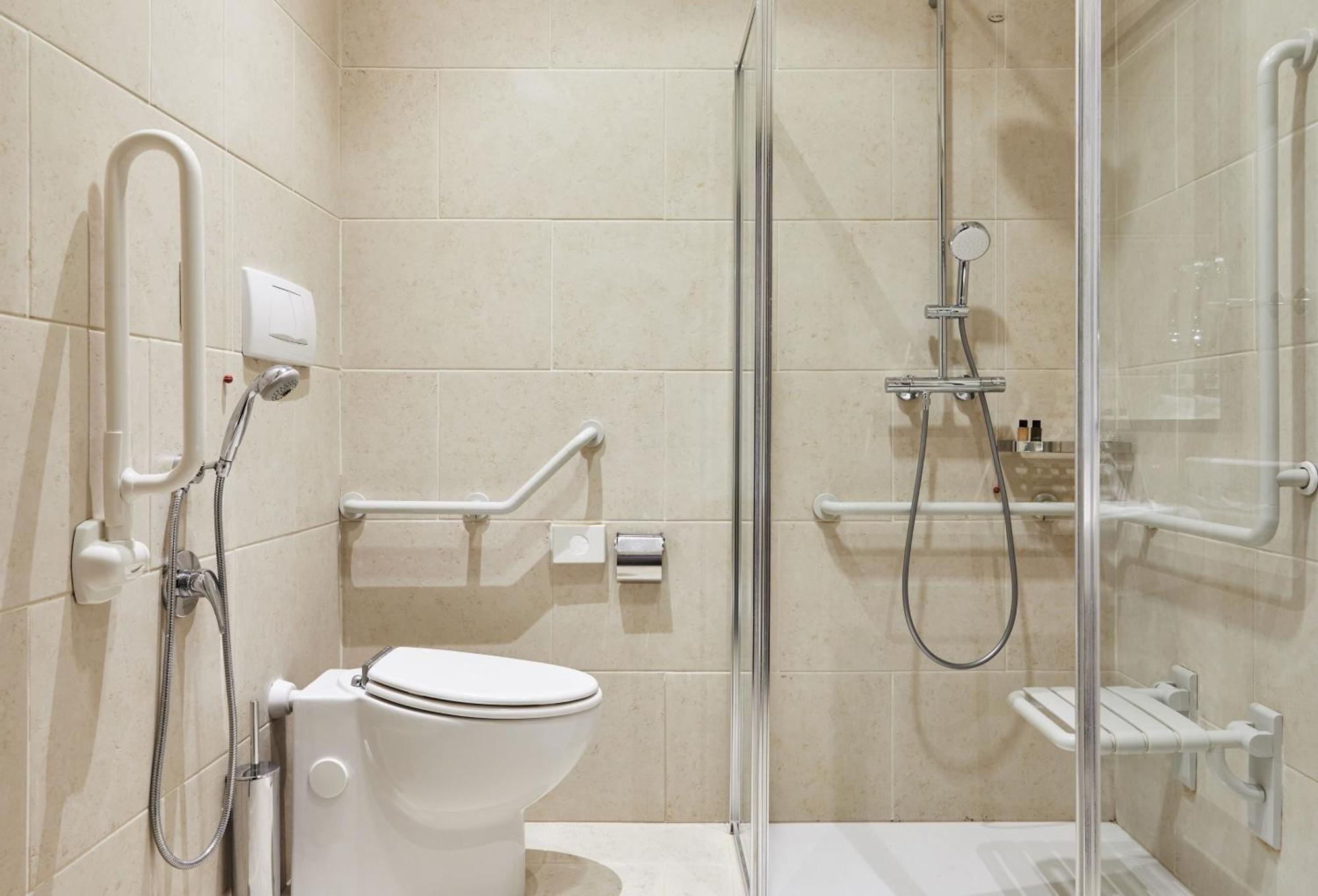Chambre Lit King-Size Standard - Accessible aux Personnes à Mobilité Réduite