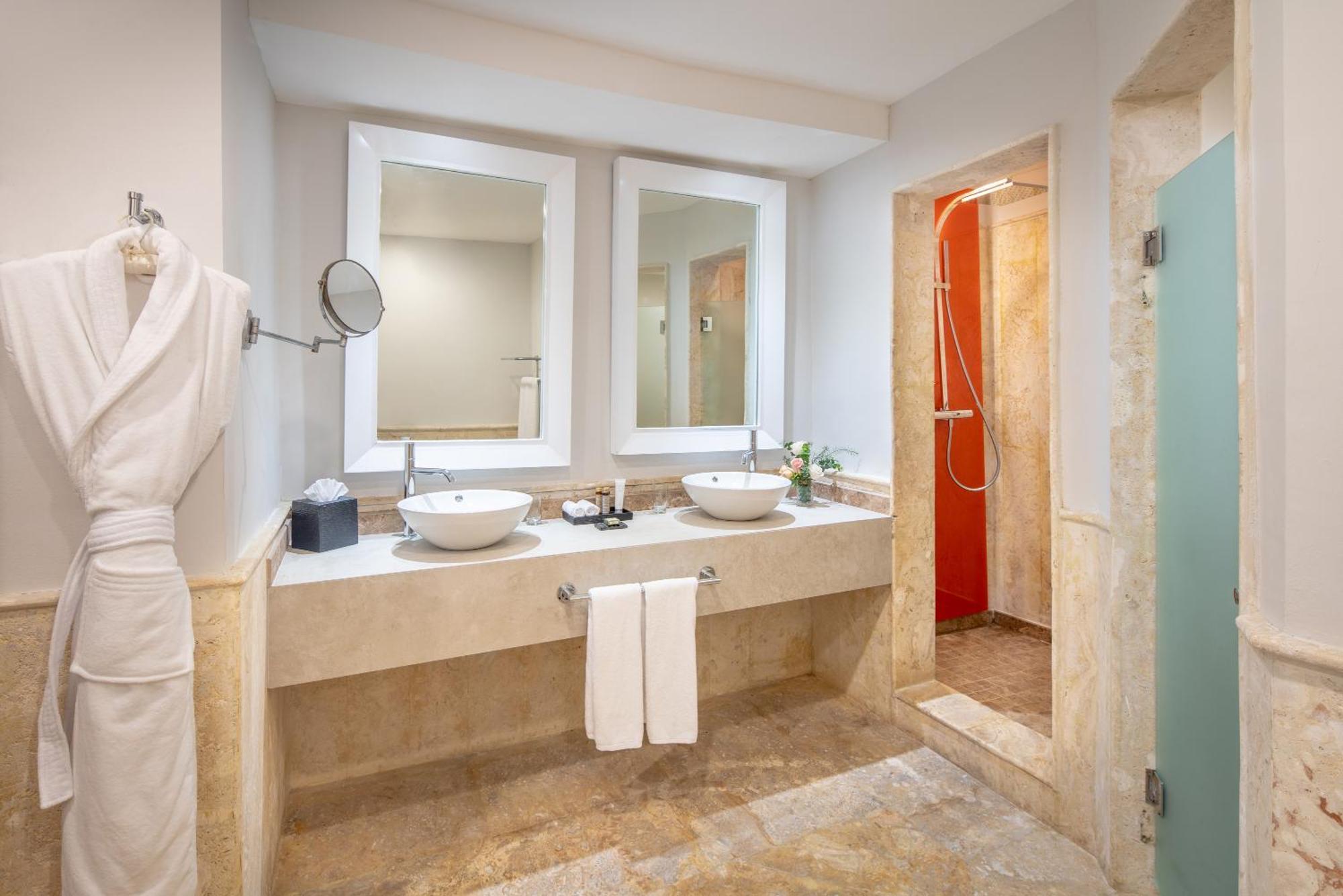 Castle, Junior Suite, 1 King, Ocean view, Balcony,1274785204:JPEG