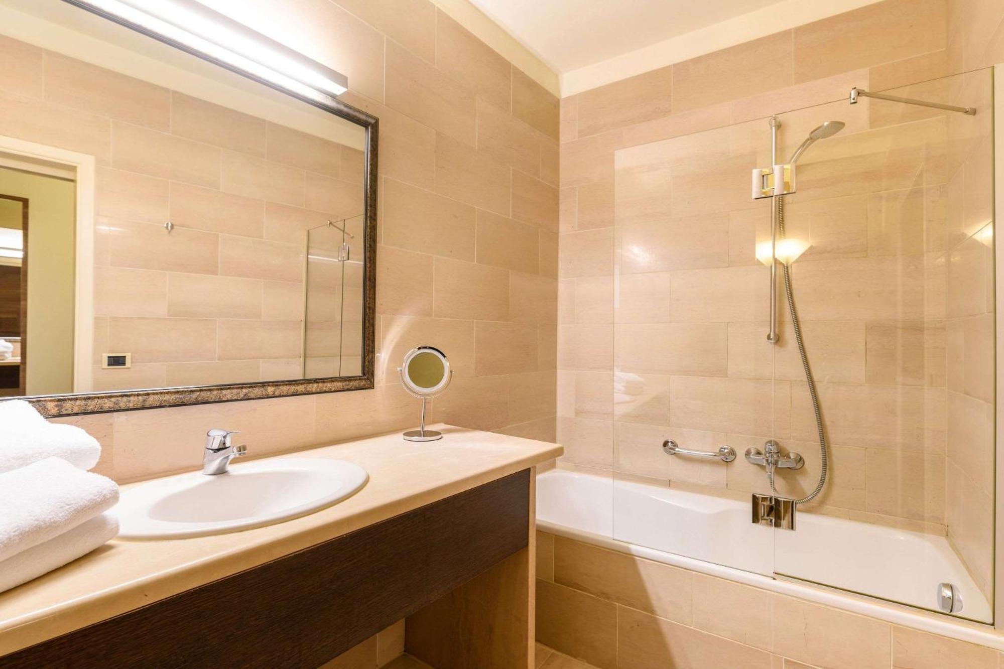 Executive Queen Room