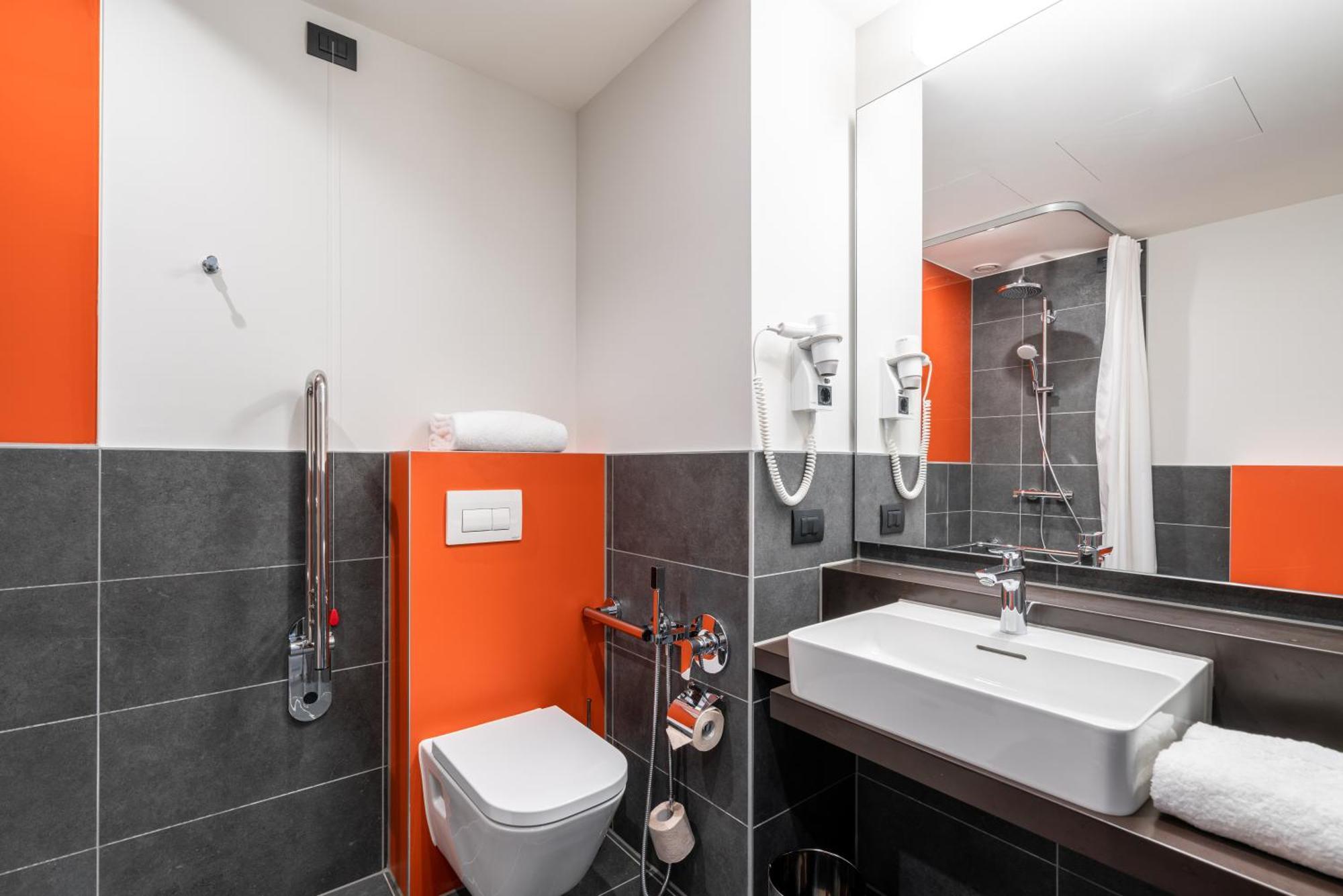 Twin Room,1275115582:JPEG