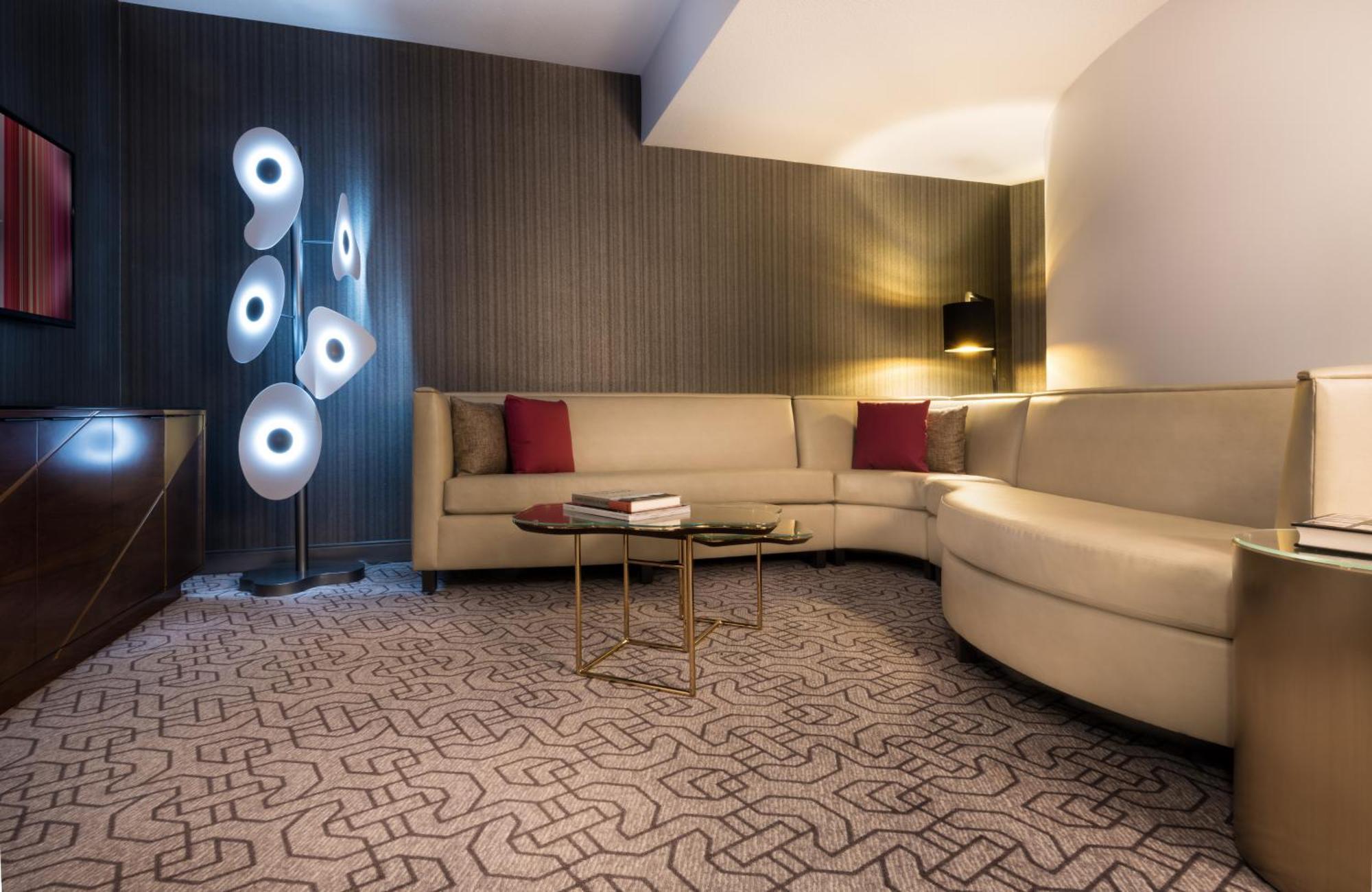 Ultra Hip Strip Suite, 1 King, Non-Smoking,704225890:JPEG