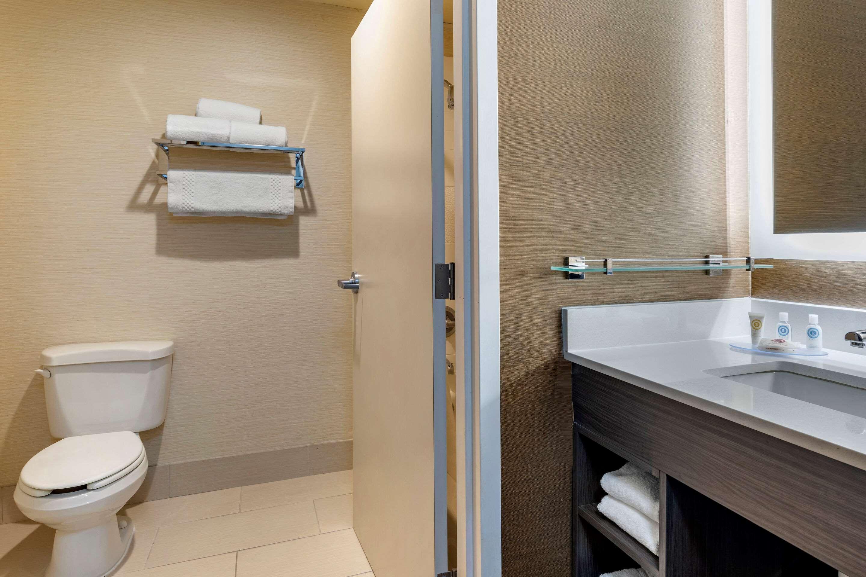 Chambre Lit King-Size - Accessible aux Personnes à Mobilité Réduite/Non-Fumeurs