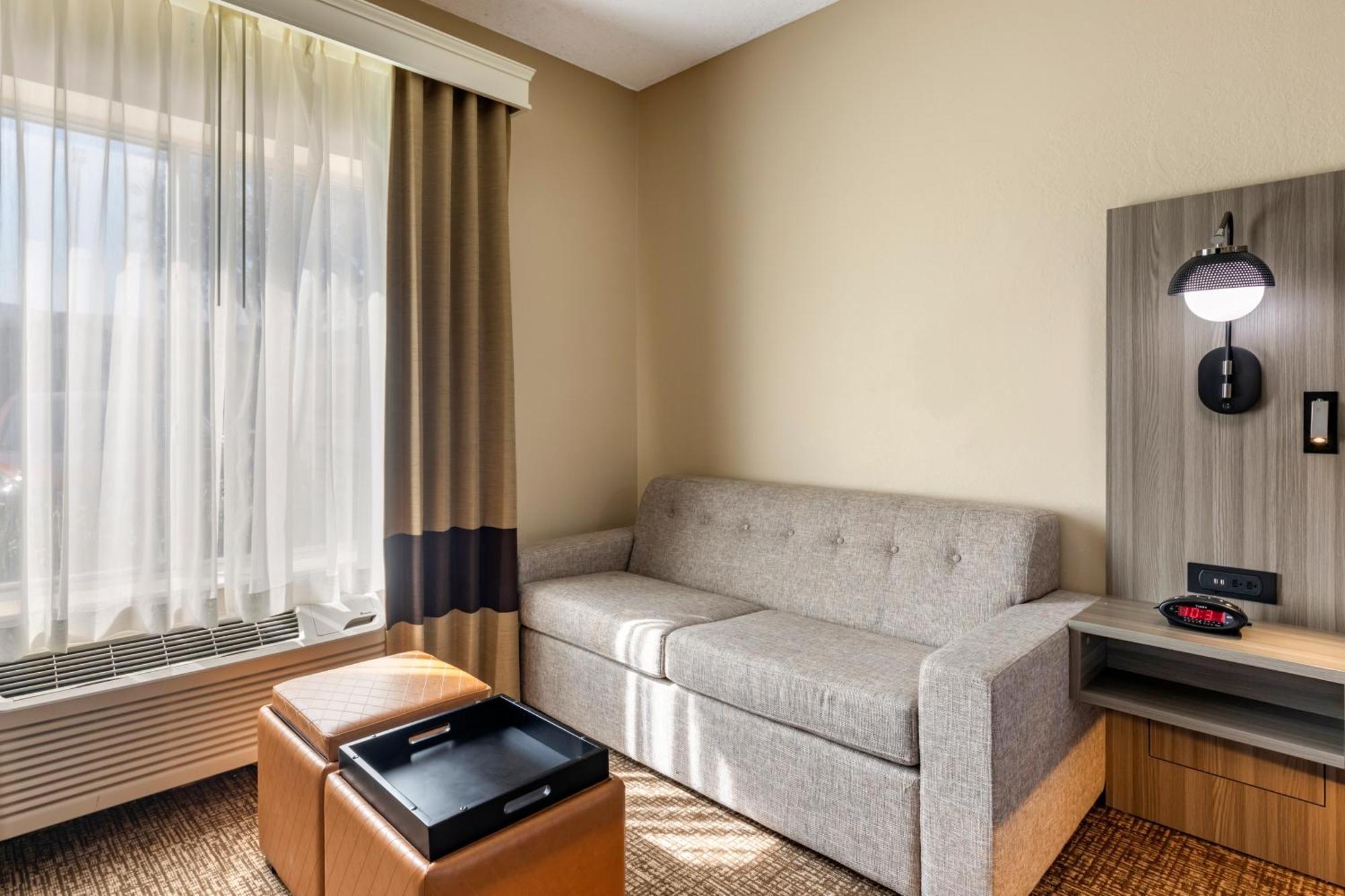 Suite Junior Lit King-Size avec Canapé-Lit – Non-Fumeurs
