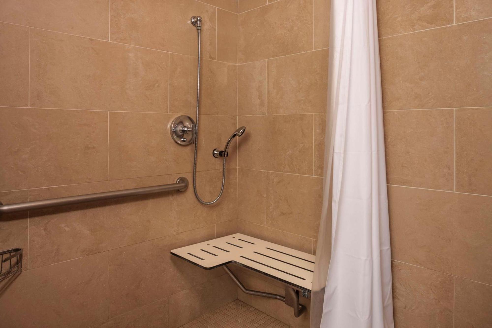 Quarto King com Banheira - Acesso para Hóspedes com Mobilidade Reduzida