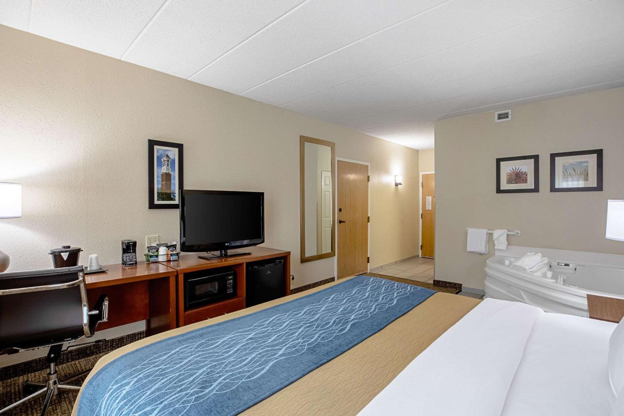 Standard King Room - Non-Smoking