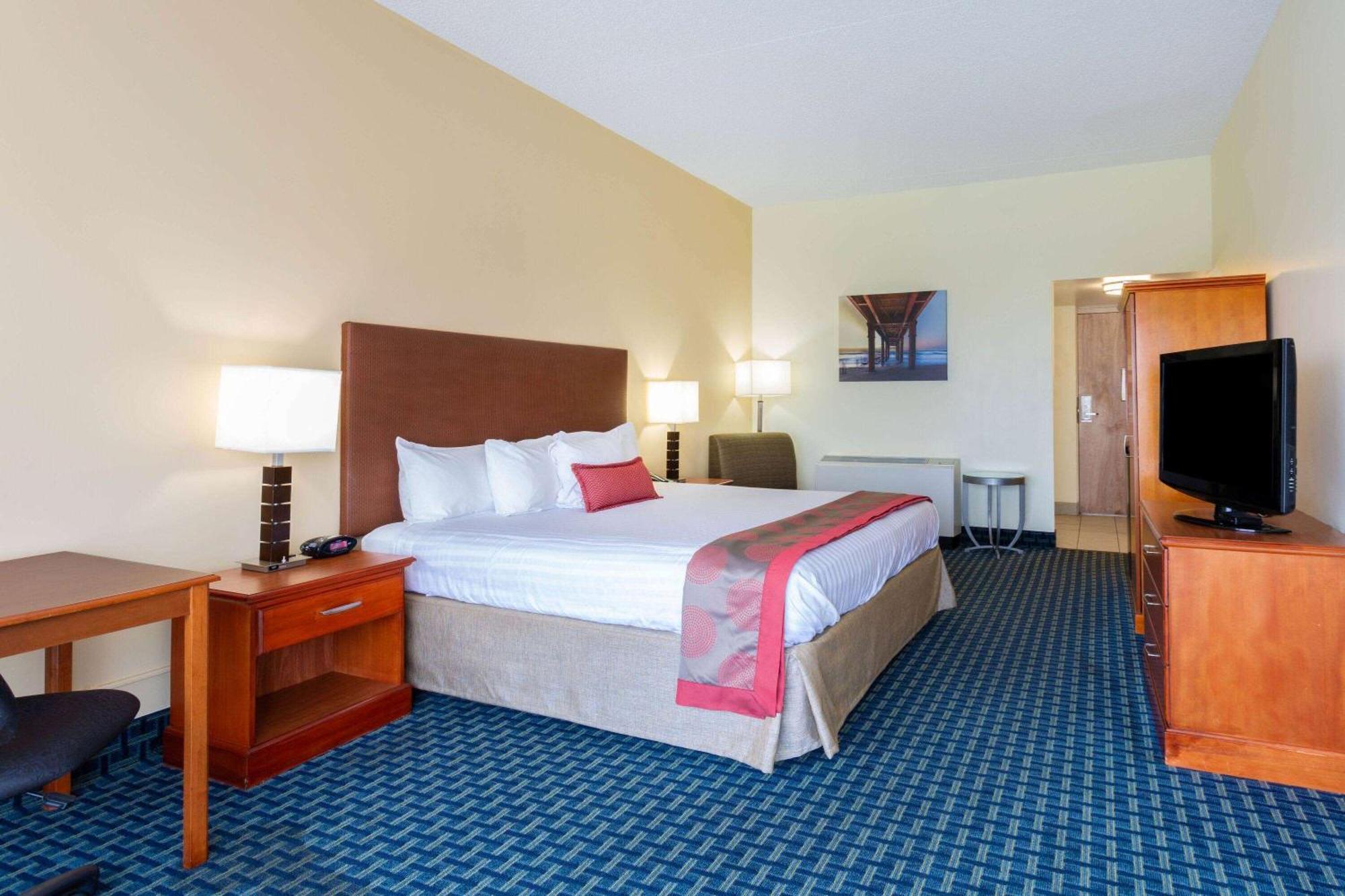 King Room Oceanfront View Non-Smoking