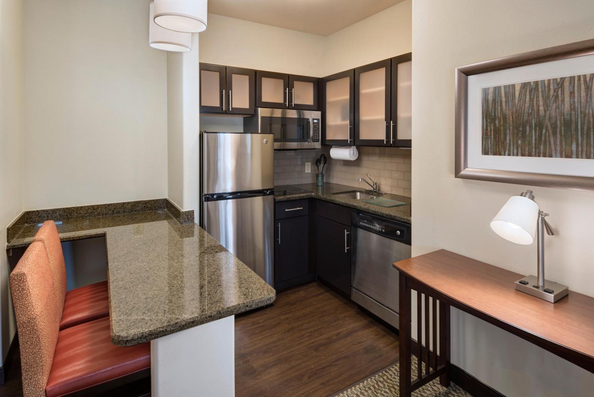 One-Bedroom Queen Suite,1275708532:JPEG