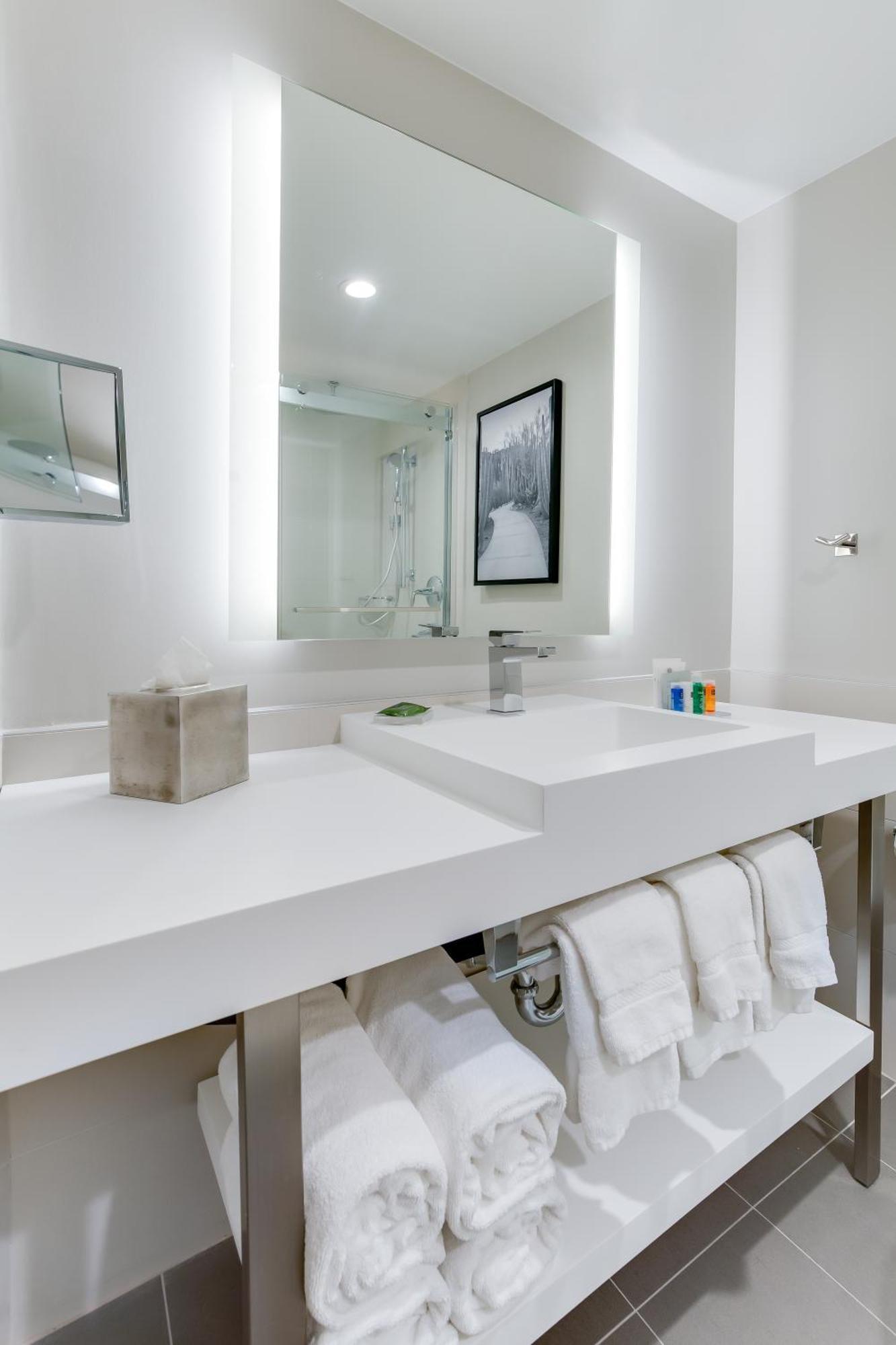 One-Bedroom King Suite - Non-Smoking,1275757579:JPEG