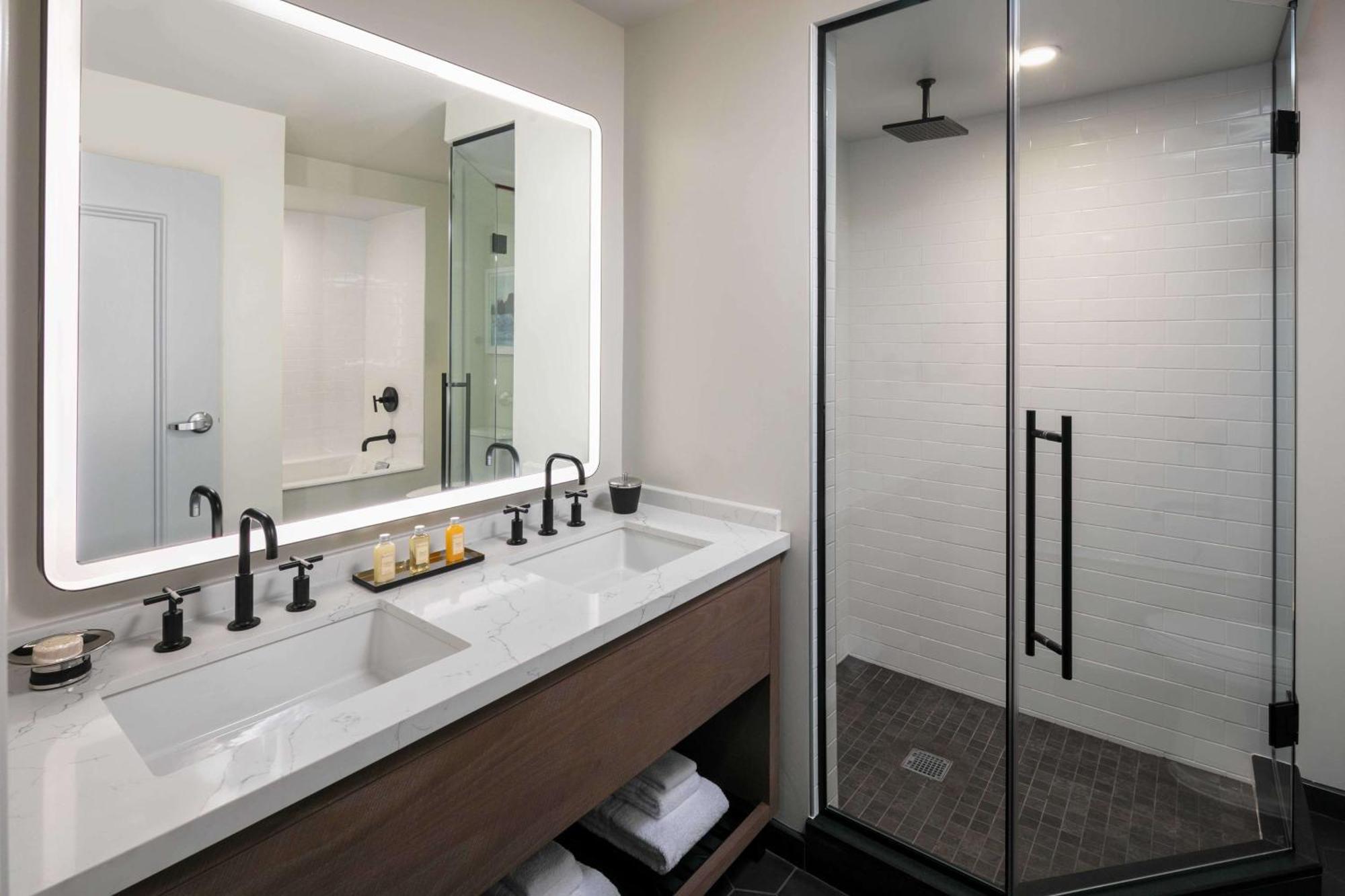 One-Bedroom Royal Suite,1275781786:JPEG