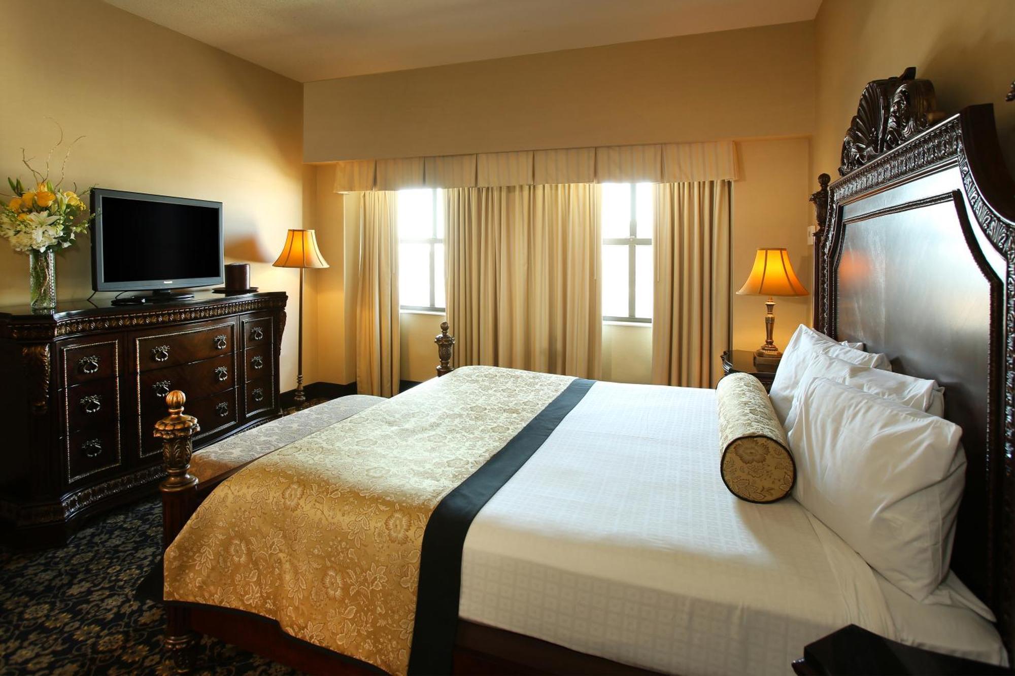 Boardwalk Empire King Suite with Whirpool,440420160:JPEG