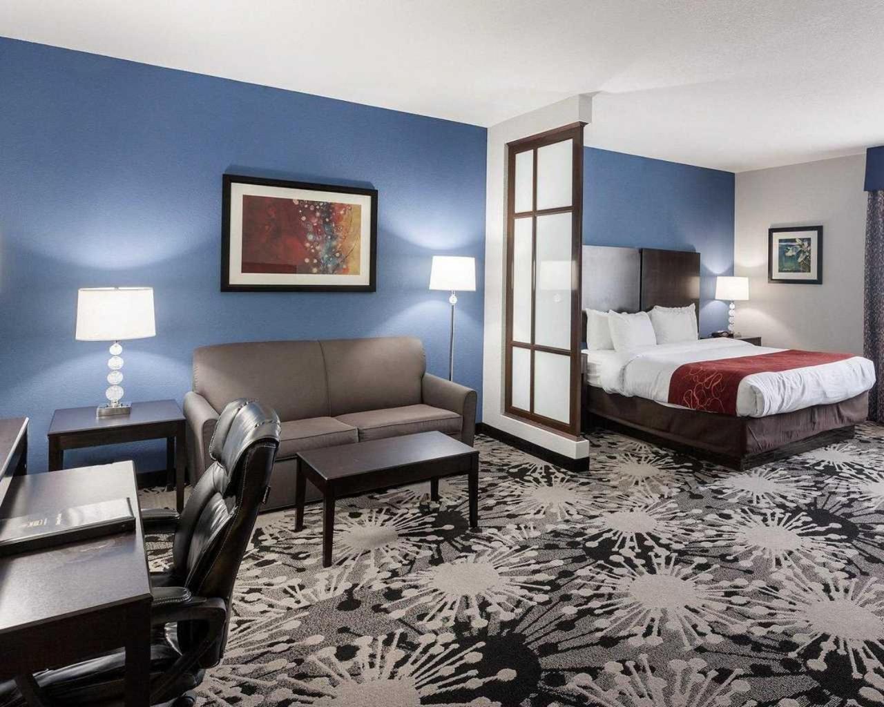 King Suite - Accessible/Non-Smoking