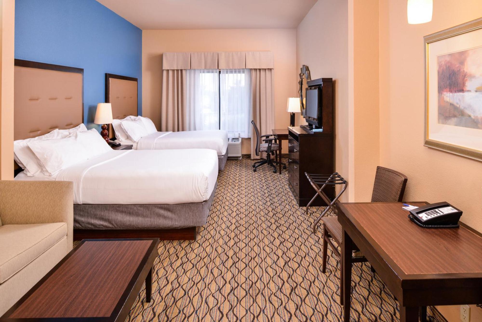 Queen Suite with Two Queen Beds
