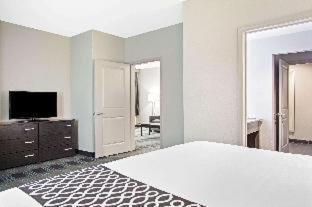 One-Bedroom King Suite - Non-Smoking