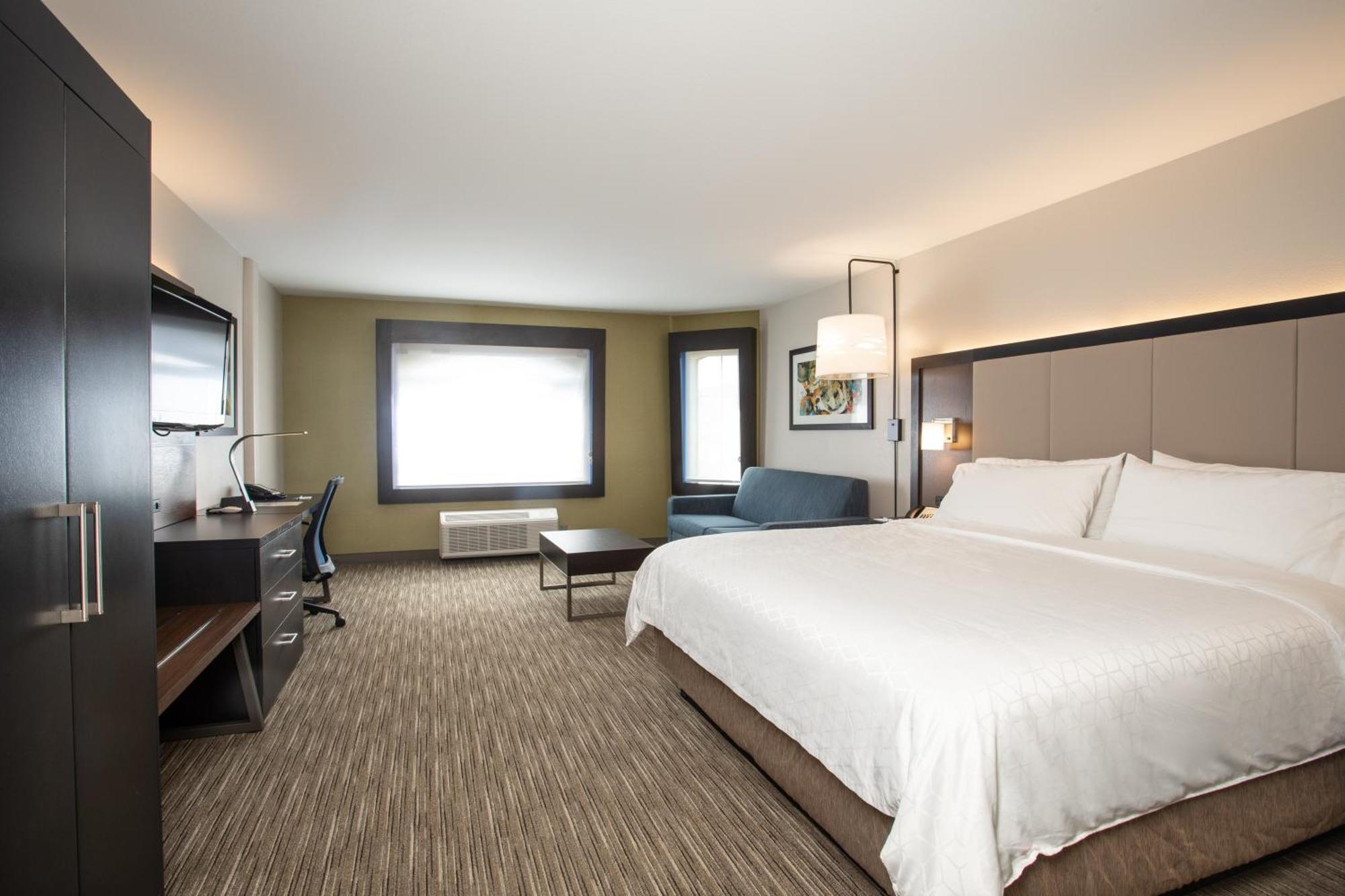 Standard King Room with Sofa Bed - Non-Smoking