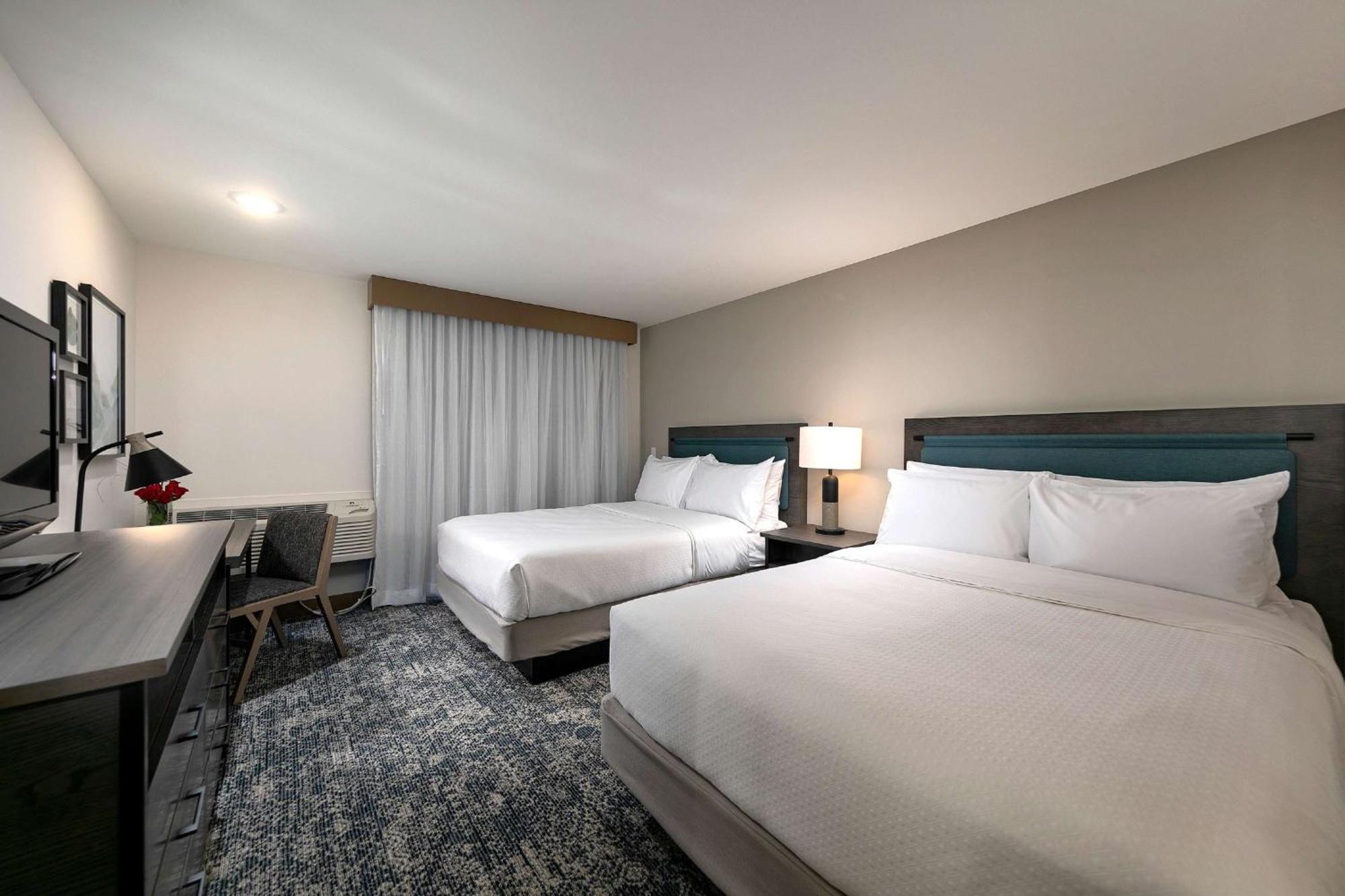 Deluxe Queen Room with Two Queen Beds