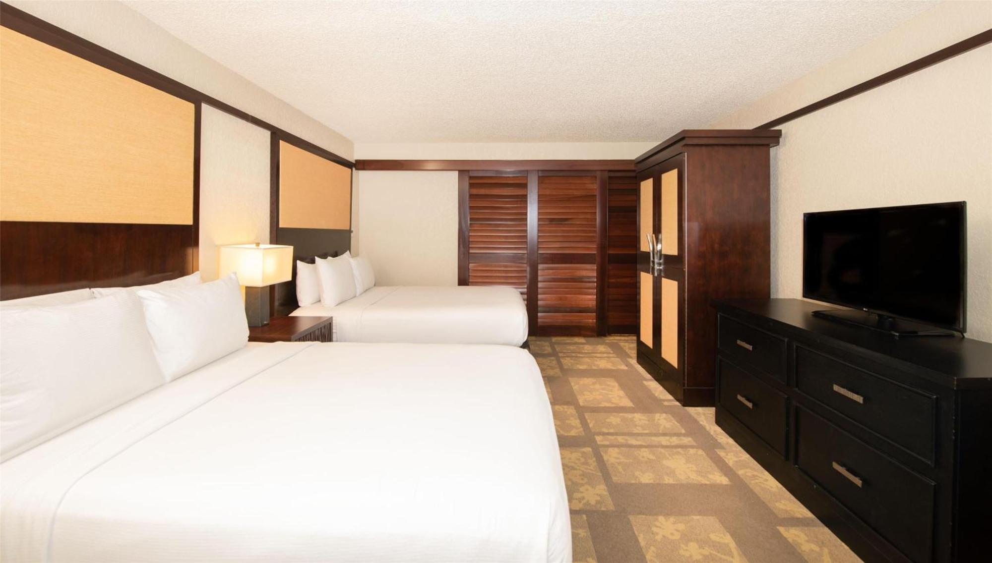 Deluxe Queen Room with Two Queen Beds - Wet Bar,1276511653:JPEG