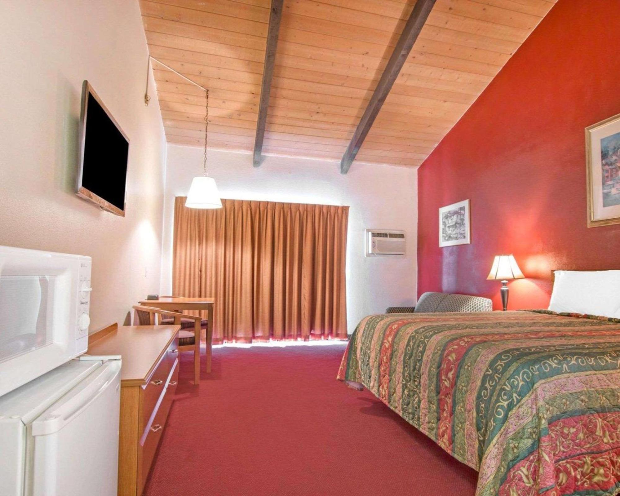 King Room - Non-Smoking