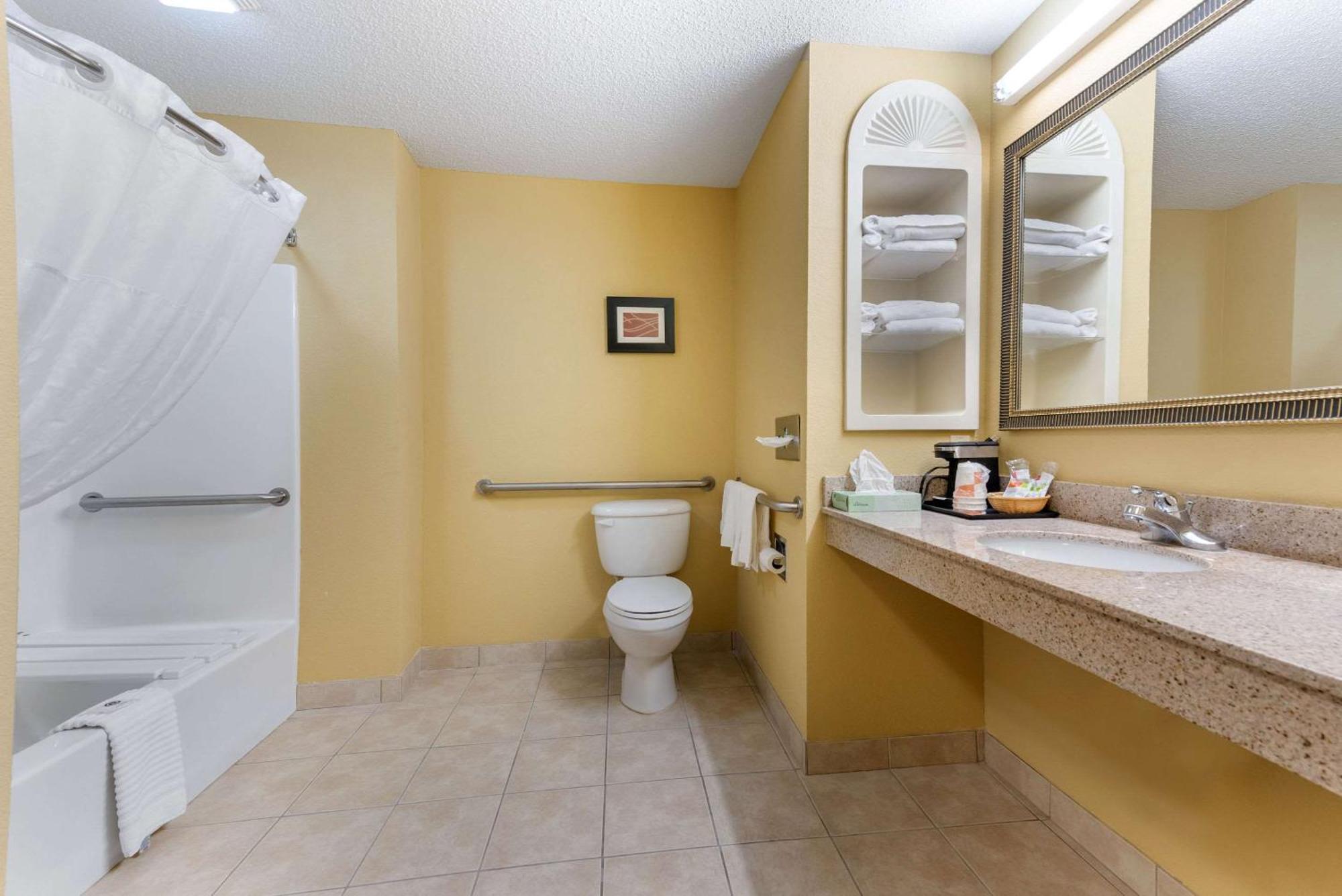King Suite - Accessible/Non-Smoking