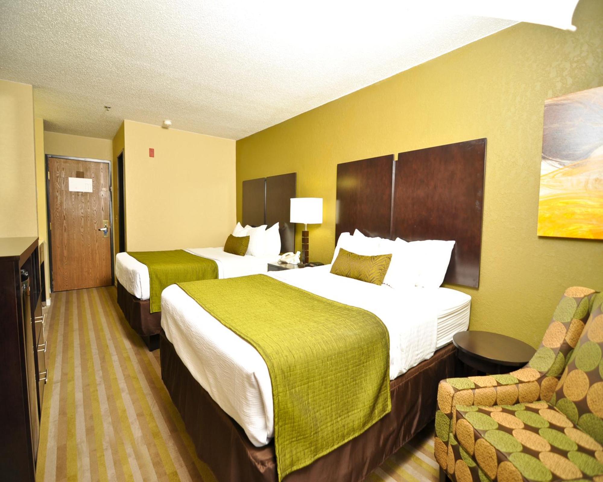 Queen Room with Three Queen Beds - Non-Smoking