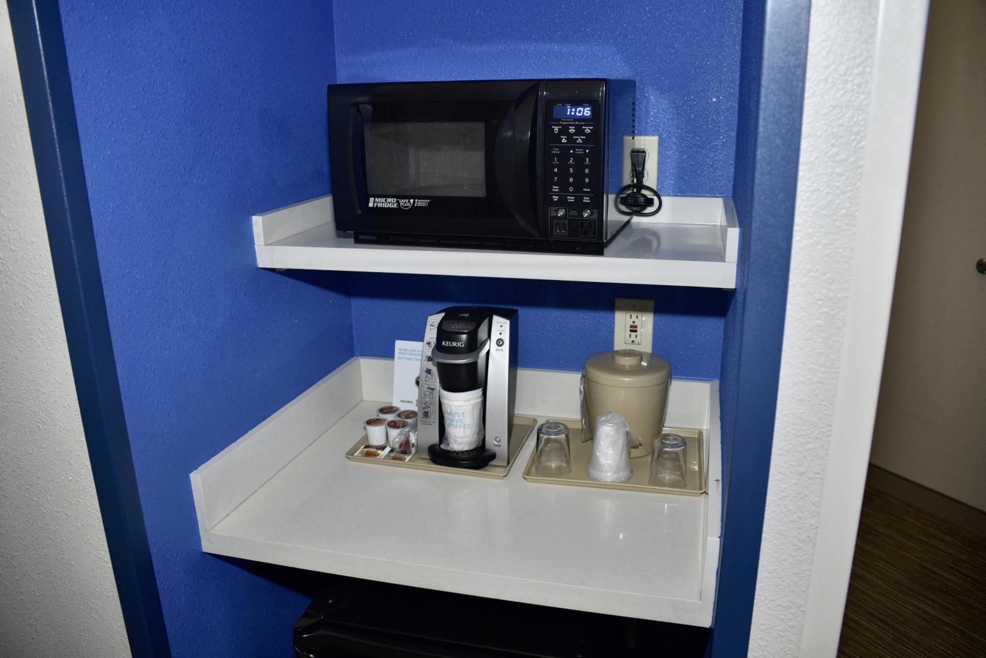 King Room - Mobility Access Tub - Non-Smoking