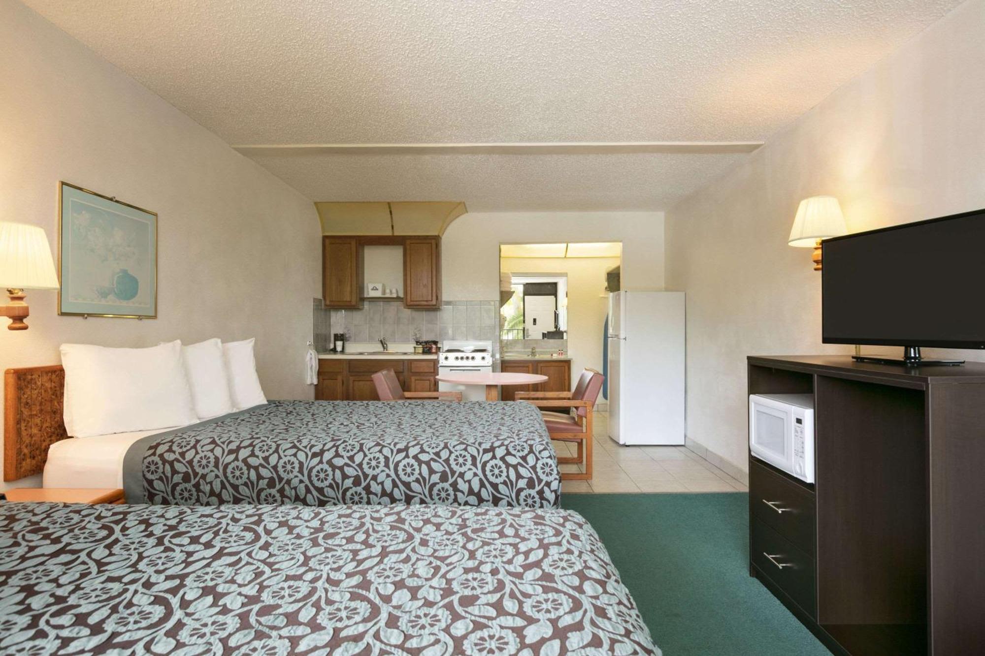 Studio with Two Double Beds - Non-Smoking