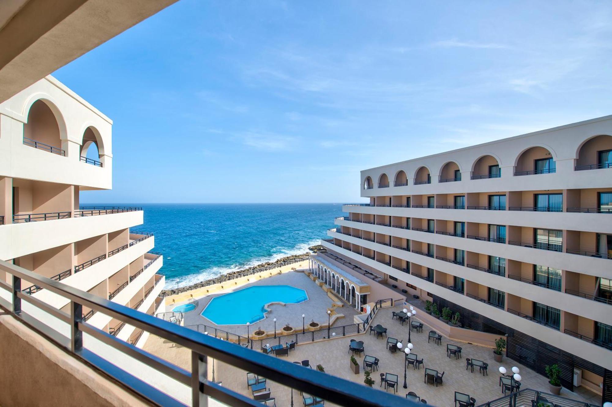 Superior tweepersoonskamer met balkon en uitzicht op zee