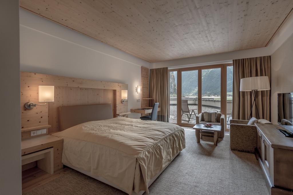 Chambre Double Sud avec Accès au Spa Thermal