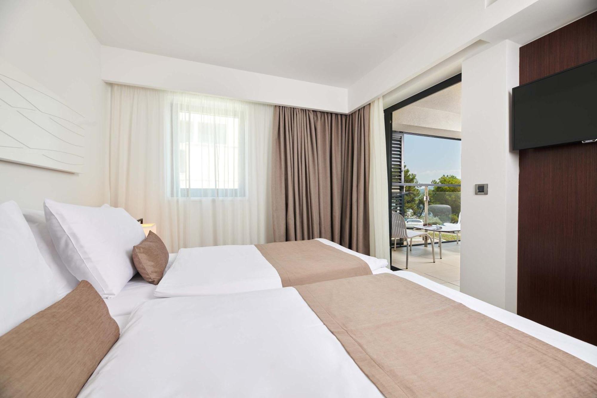 Premium Room with Balcony and Sea View,1686428082:JPEG