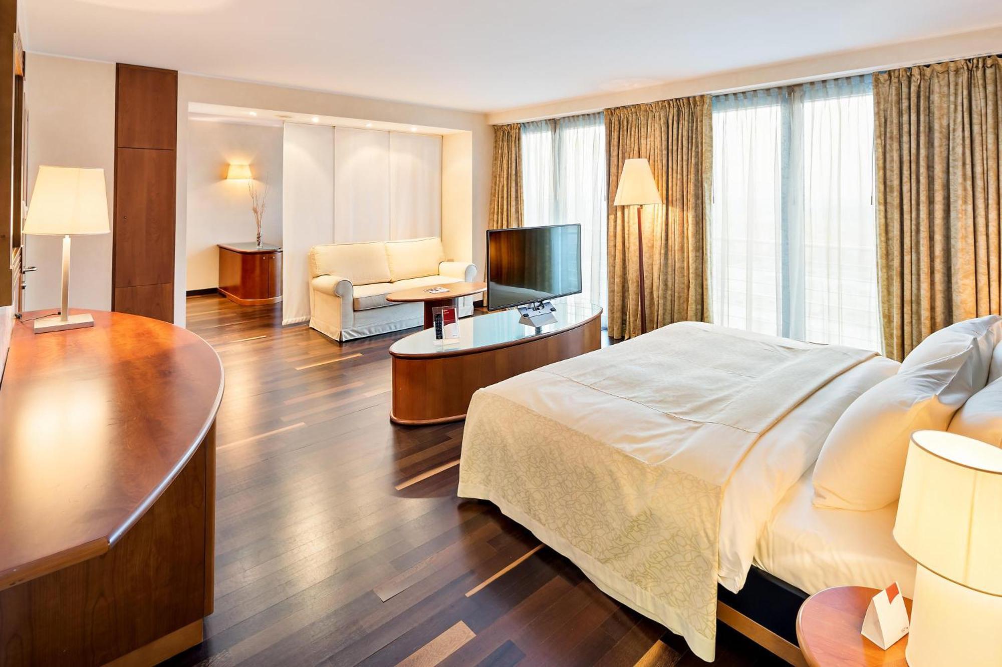 One-Bedroom King Suite,1277649685:JPEG