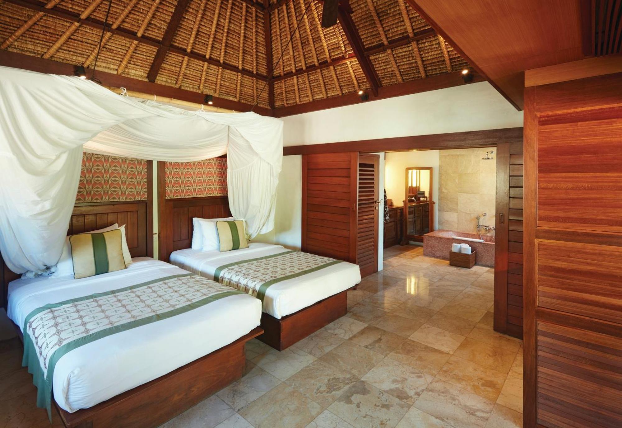 Villa de 2 dormitorios con piscina y vistas al jardín