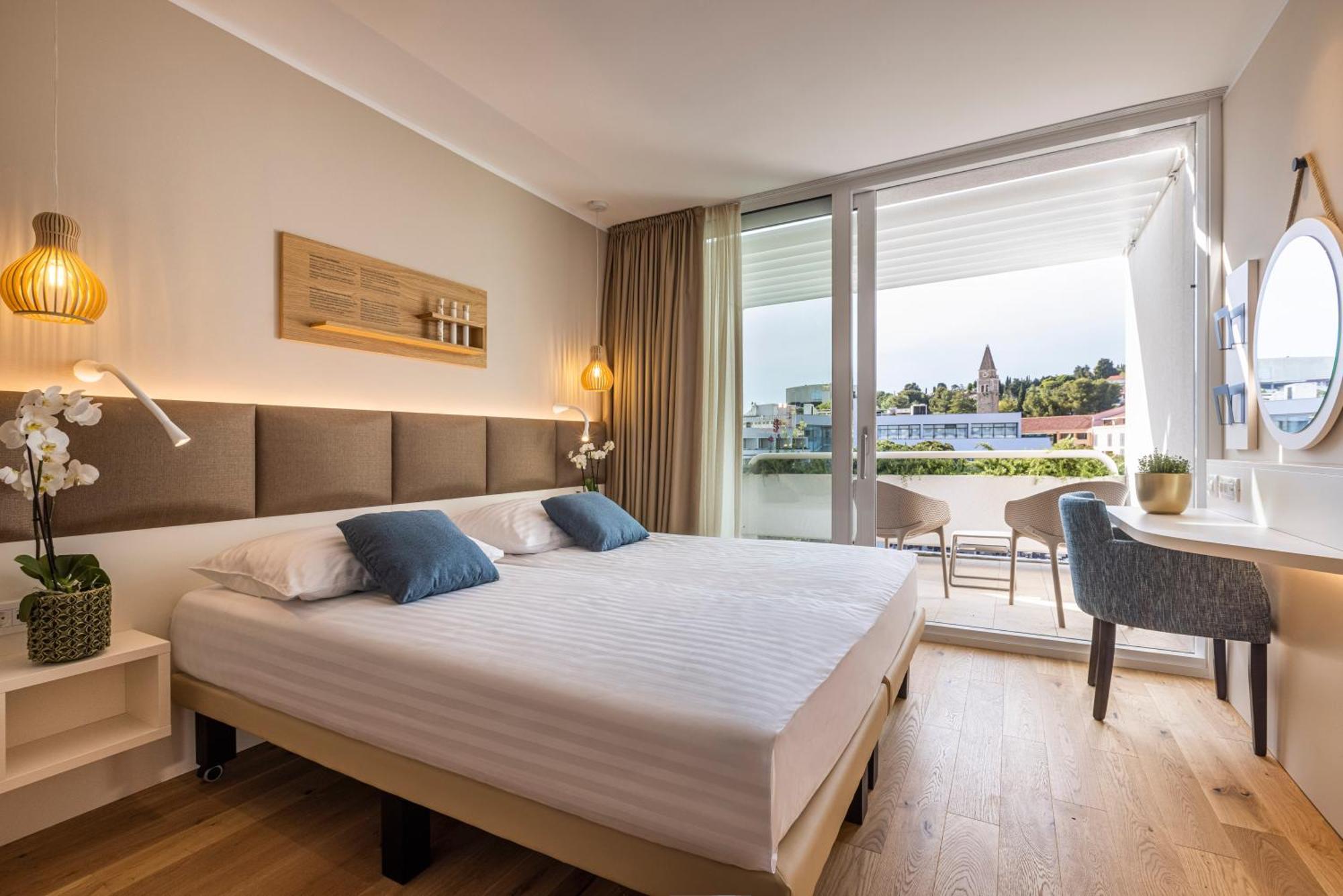 Superior Double Room with Balcony and Harbour View - Single use,1278401290:JPEG