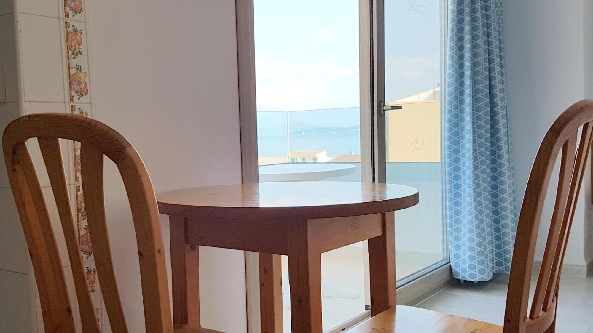 Studio mit Balkon